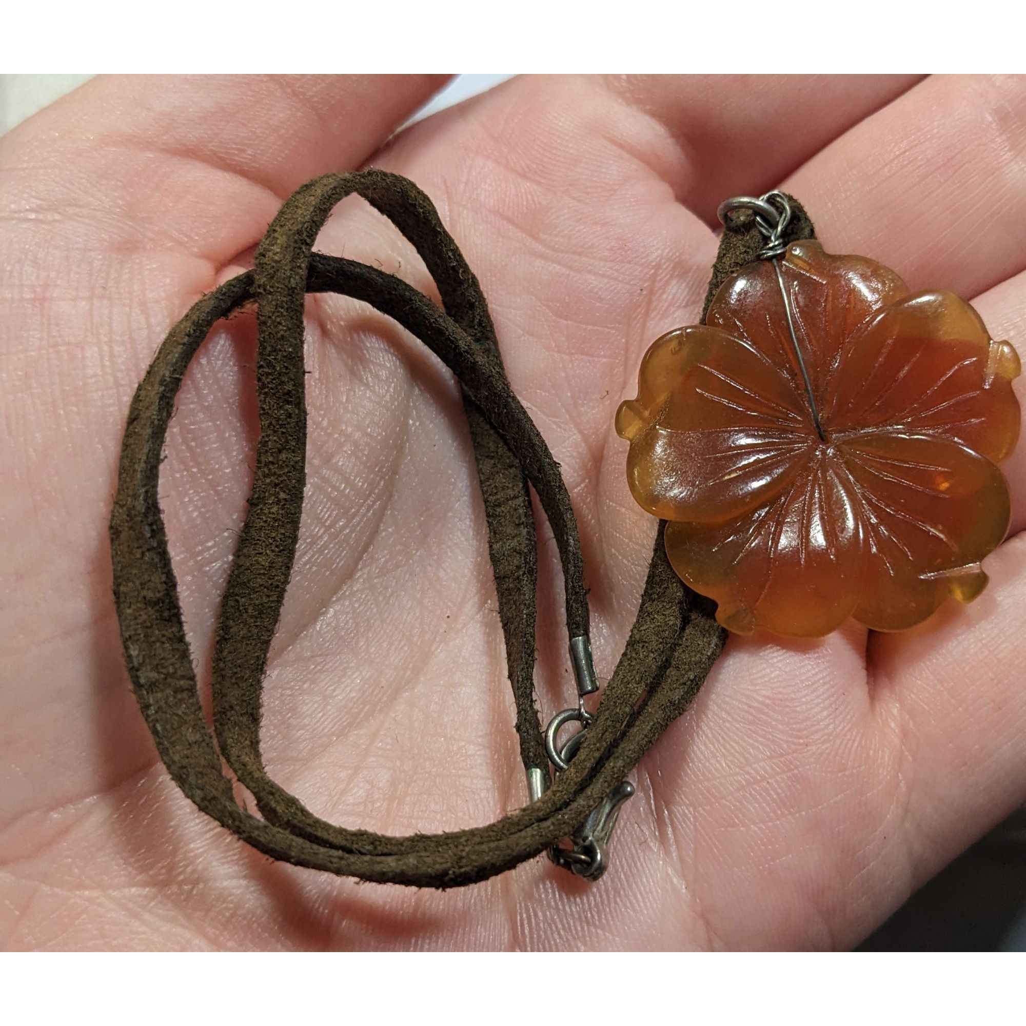 Other Vintage Carved Orange Stone Flower Pendant Necklace Size ONE SIZE - 5 Thumbnail