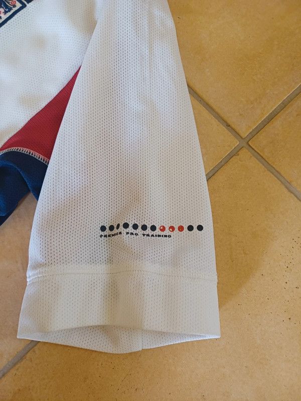 Umbro Umbro 2002 England training shirt Size US M / EU 48-50 / 2 - 7 Thumbnail