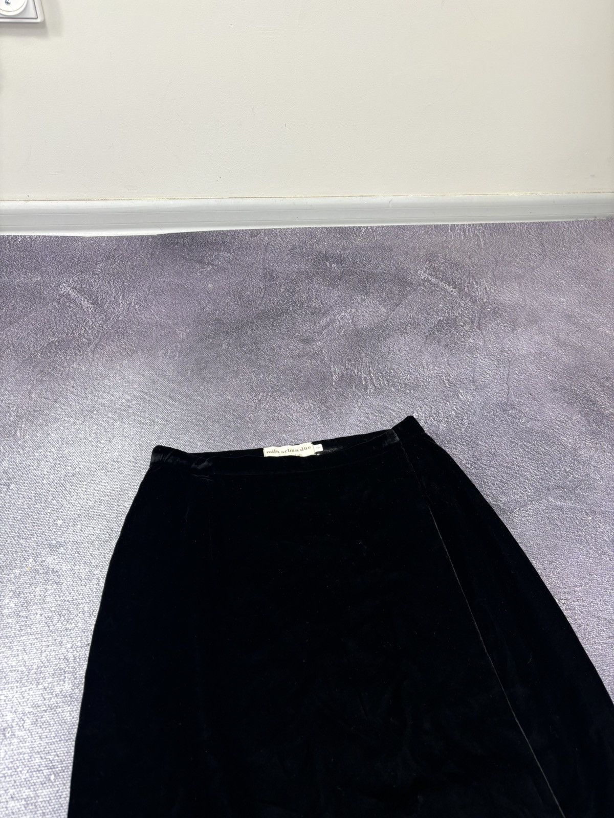 Mila Schon Vintage Mila Schon Due Women’s Rare Velvet Black Midi Skirt Size 30" / US 8 / IT 44 - 6 Thumbnail