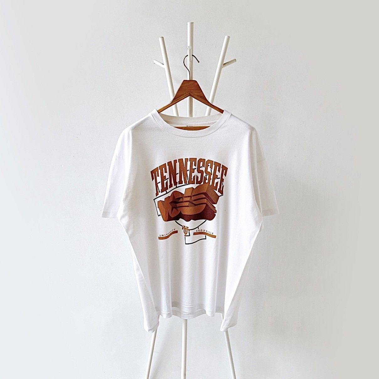 Vintage 90s University of Tennessee Volunteers T-shirt/ XL Size US XL / EU 56 / 4 - 1 Thumbnail