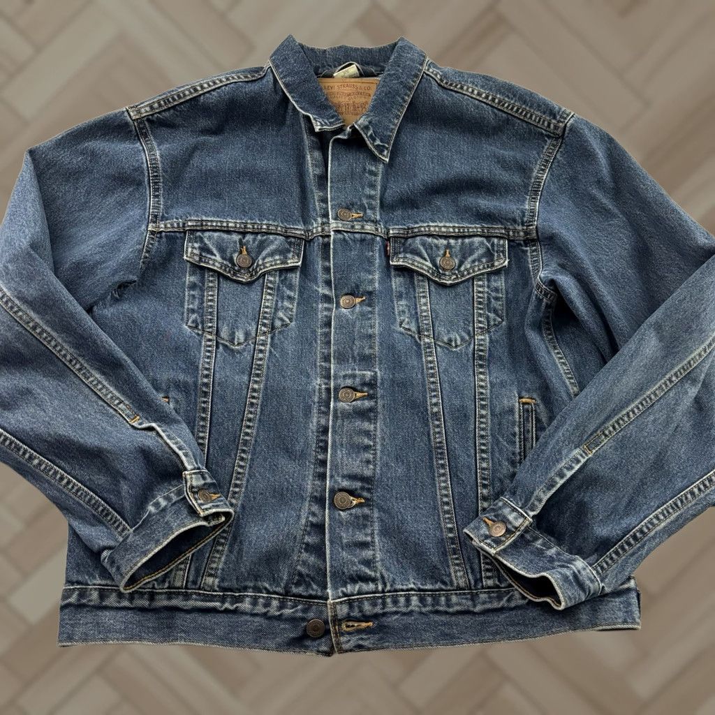 Levi's VINTAGE Levi's Trucker Denim Jacket Men's Large Blue Relaxed Fit Jacket Size US 33 - 1 Thumbnail