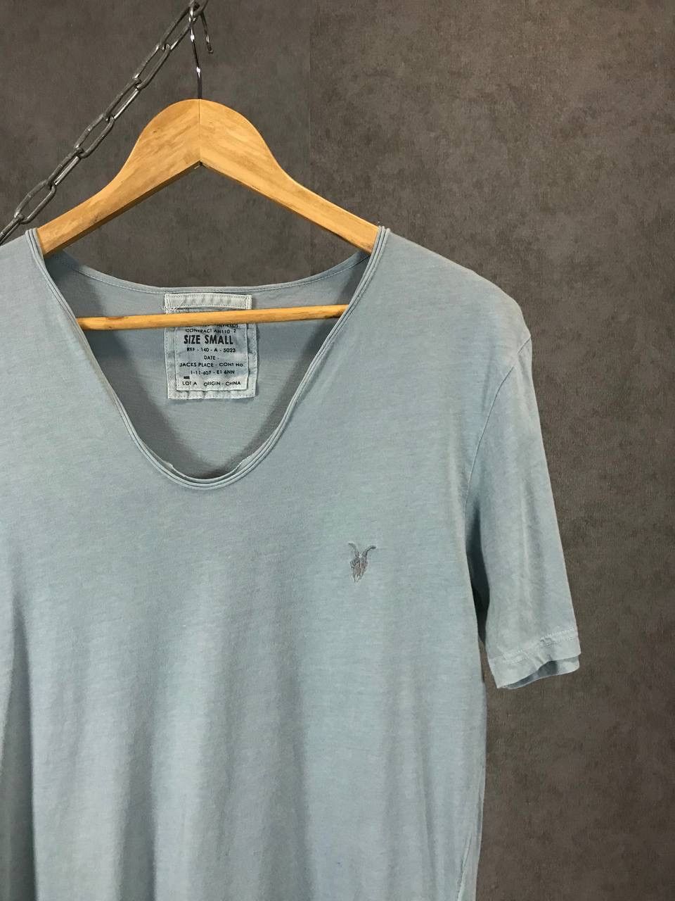 Allsaints Allsaints designer logo v neck tee Size US S / EU 44-46 / 1 - 2 Thumbnail