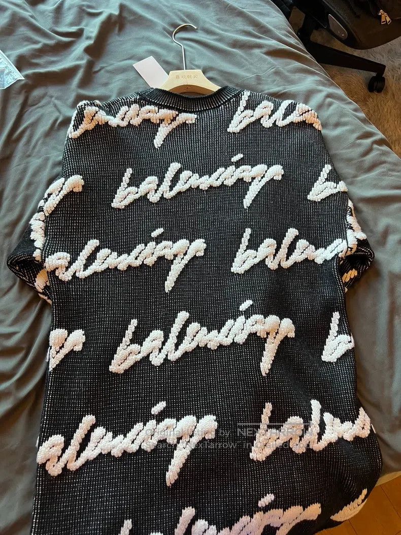 Balenciaga Balenciaga 3D graffiti cursive logo round neck knit sweate Size US S / EU 44-46 / 1 - 2 Thumbnail