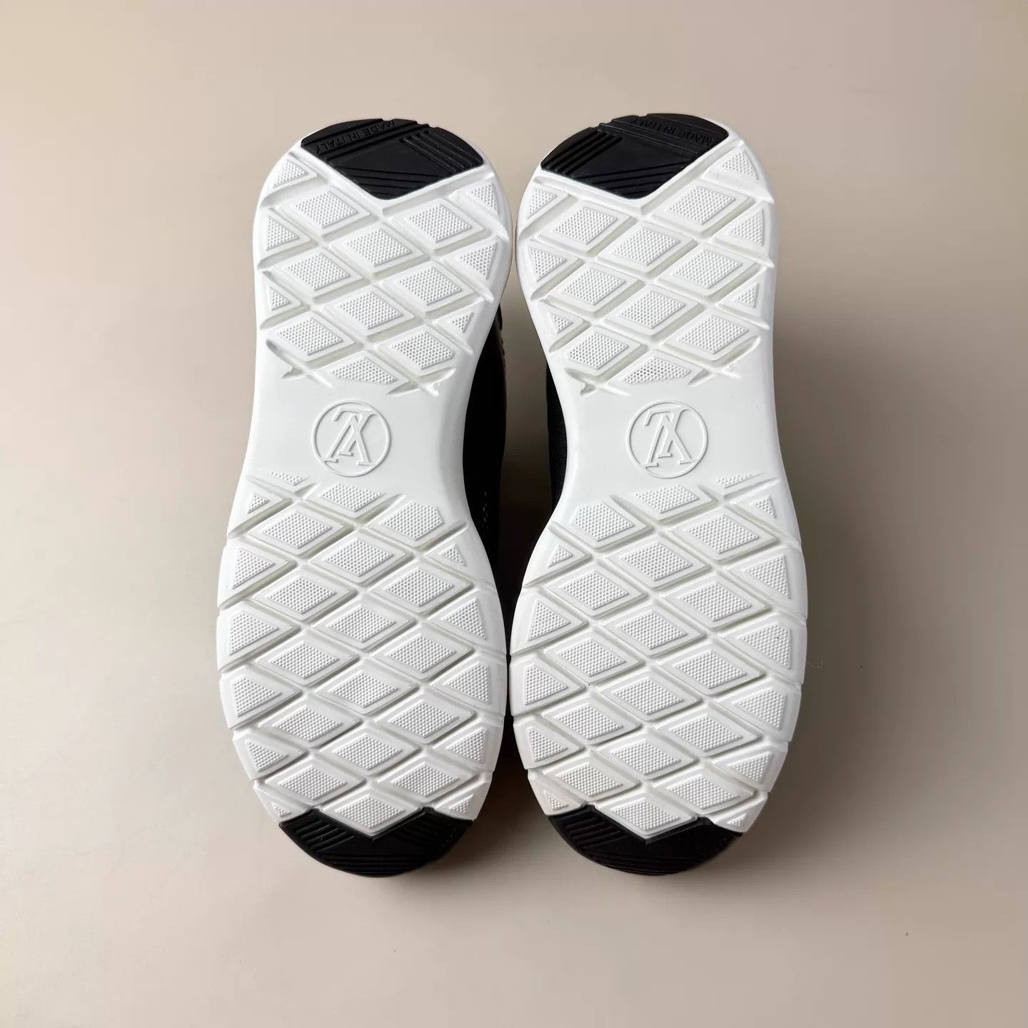 Louis Vuitton LV Black & White Monogram Allover Print 35.5 Mint Size US 5 / IT 35 - 7 Thumbnail