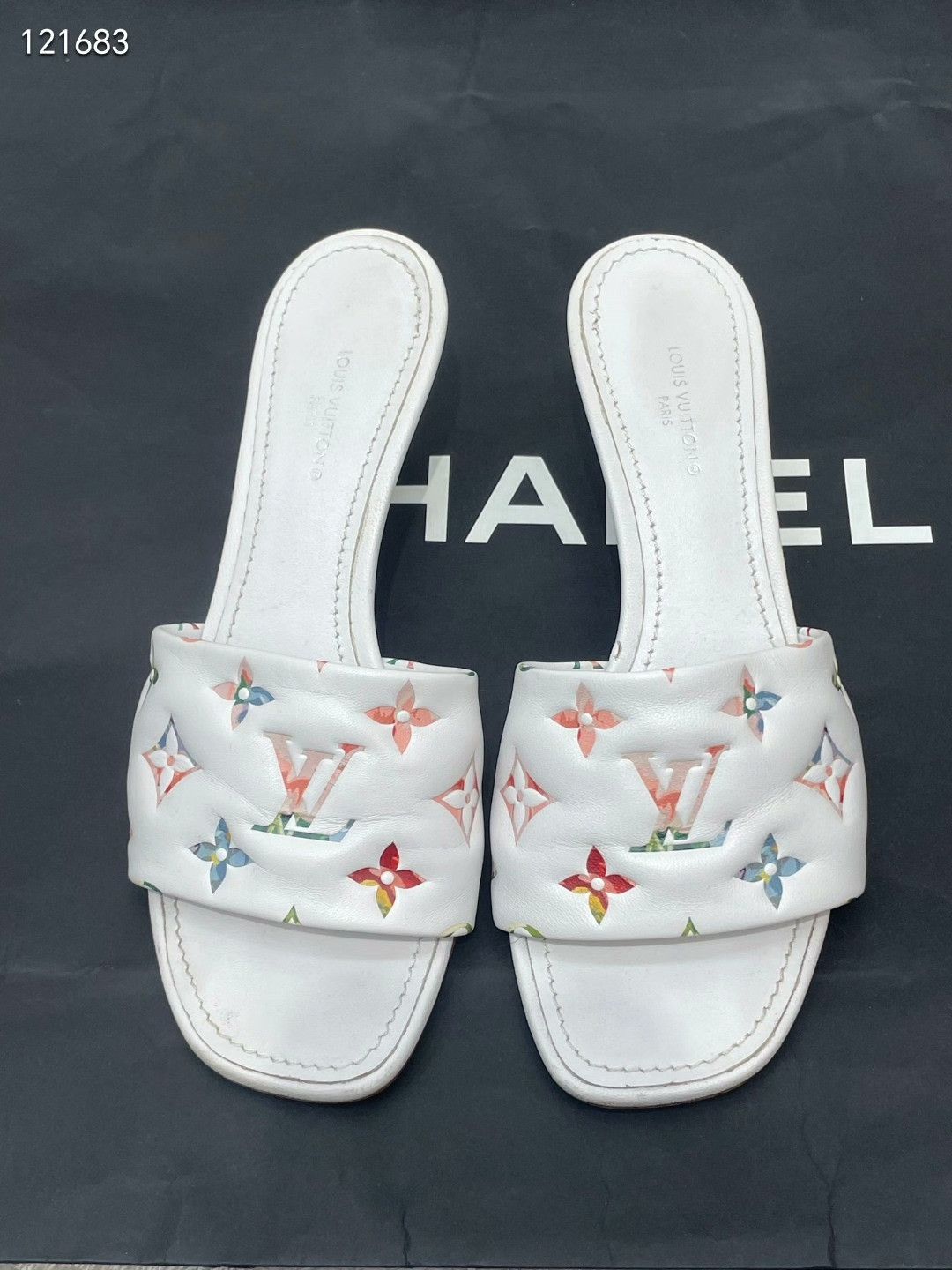 Louis Vuitton LV Monogram Slippers Size US 5 / IT 35 - 1 Thumbnail