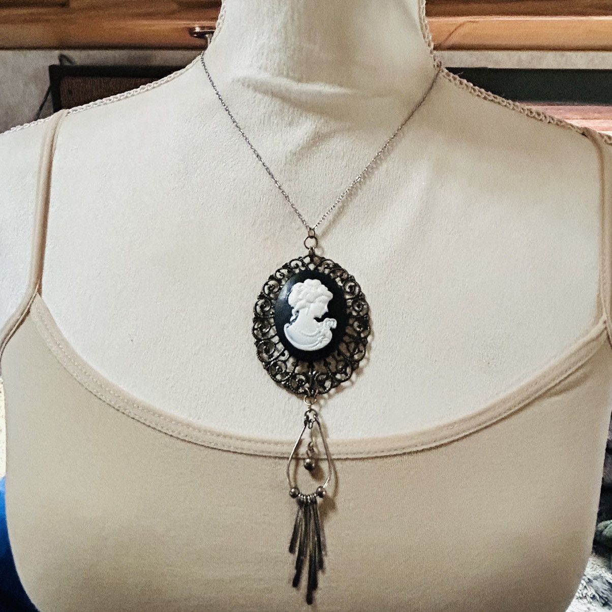 Handmade Handcrafted black and white Victorian lady cameo necklace Size ONE SIZE - 2 Thumbnail
