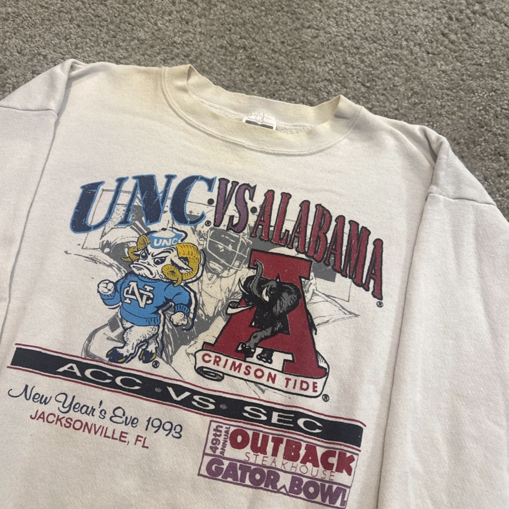 NCAA VINTAGE 1993 Gator Bowl UNC Tar Heels Alabama Crimson Tide Sweatshirt NCAA Football Pullover Men XL Red Pit to Pit 25” Length 27” Size US XL / EU 56 / 4 - 4 Thumbnail