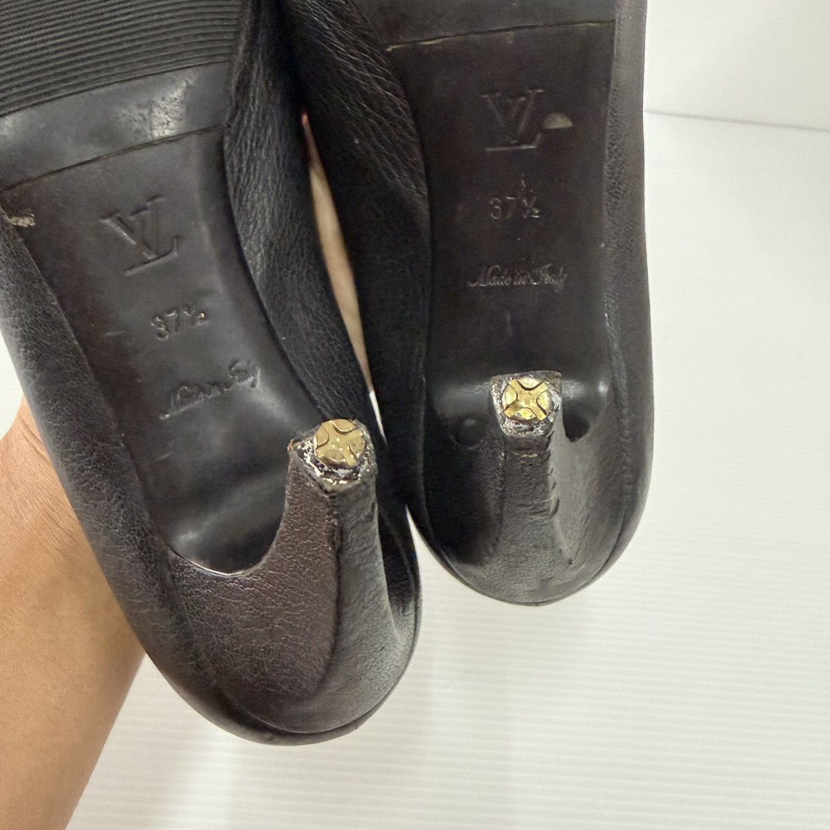 Louis Vuitton Louis Vuitton Black Leather Heels Size US 7.5 / IT 37.5 - 8 Thumbnail