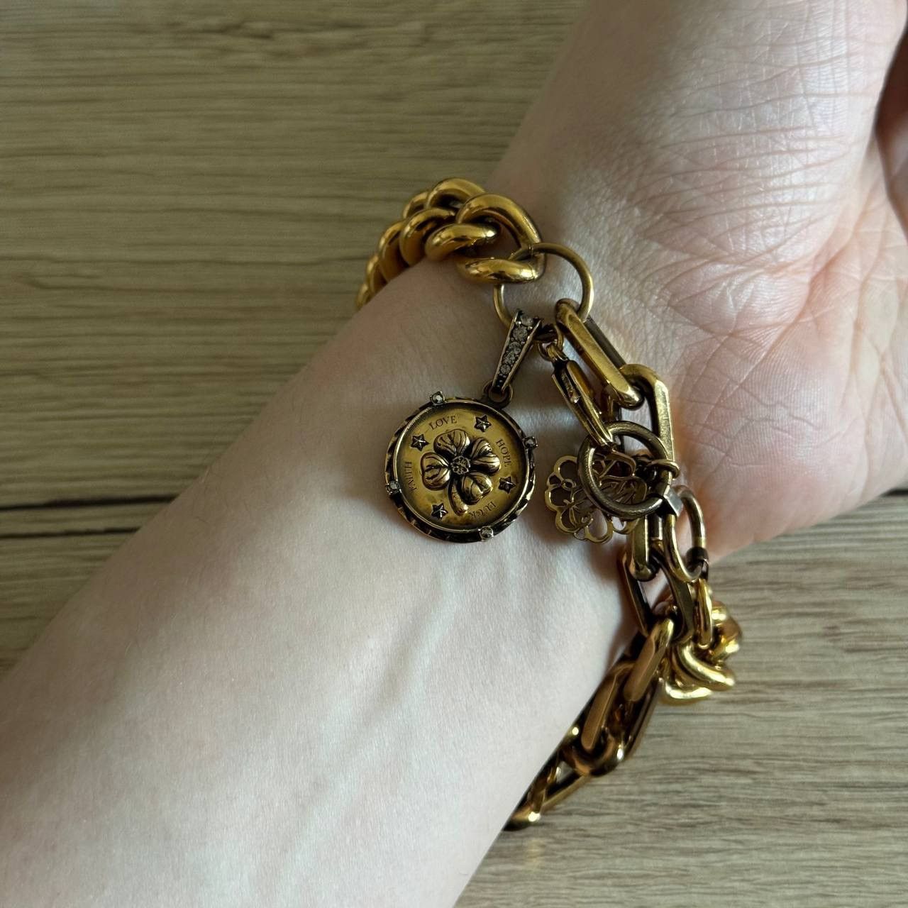 Alexander McQueen Alexander Mcqueen Gold Antique Swarovski Charm Bracelet Size ONE SIZE - 2 Thumbnail