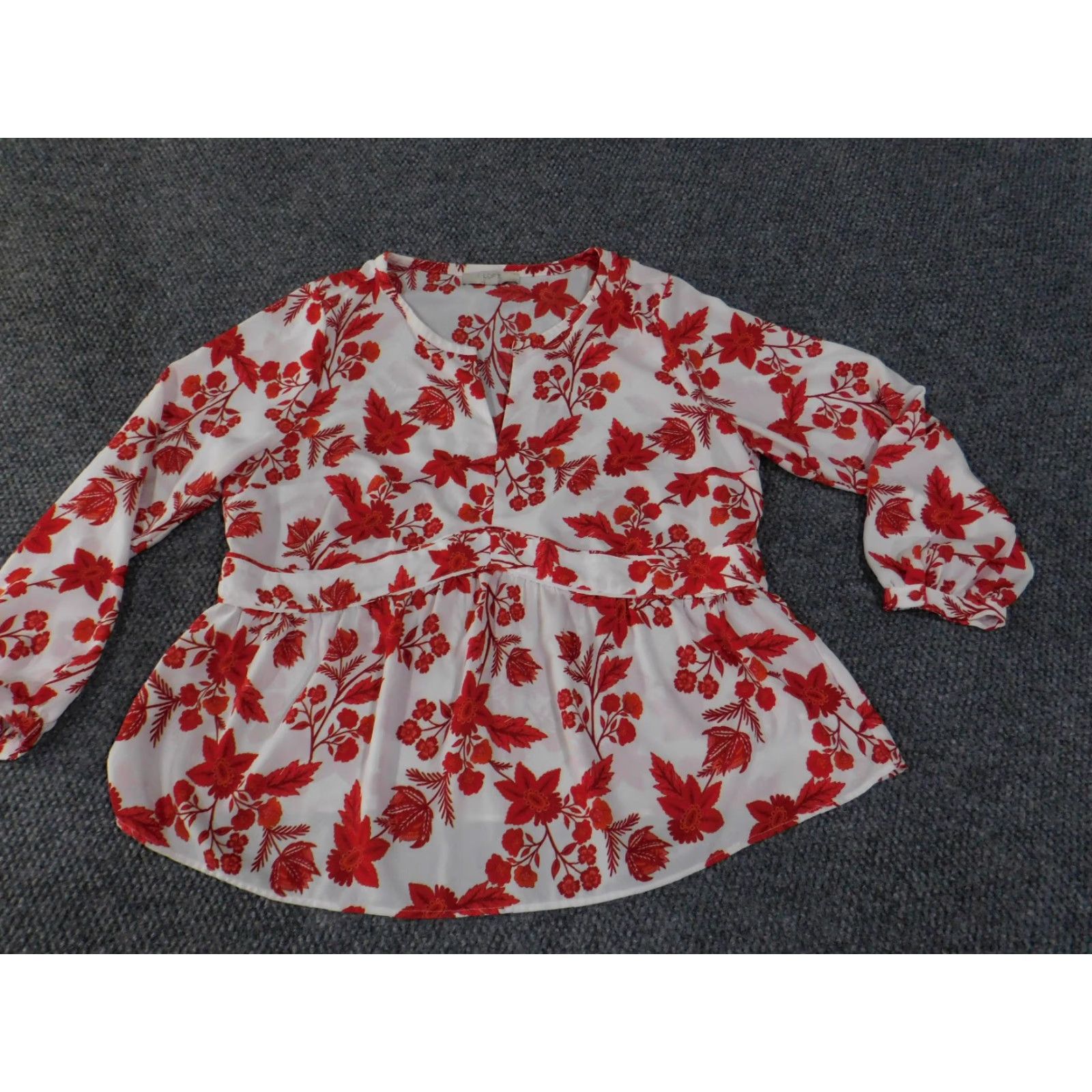 Ann Taylor Loft Blouse Womens 16 White Red Floral Long Sleeve Peplum Flowing Top Size XXL / US 16-18 / IT 52-54 - 3 Thumbnail