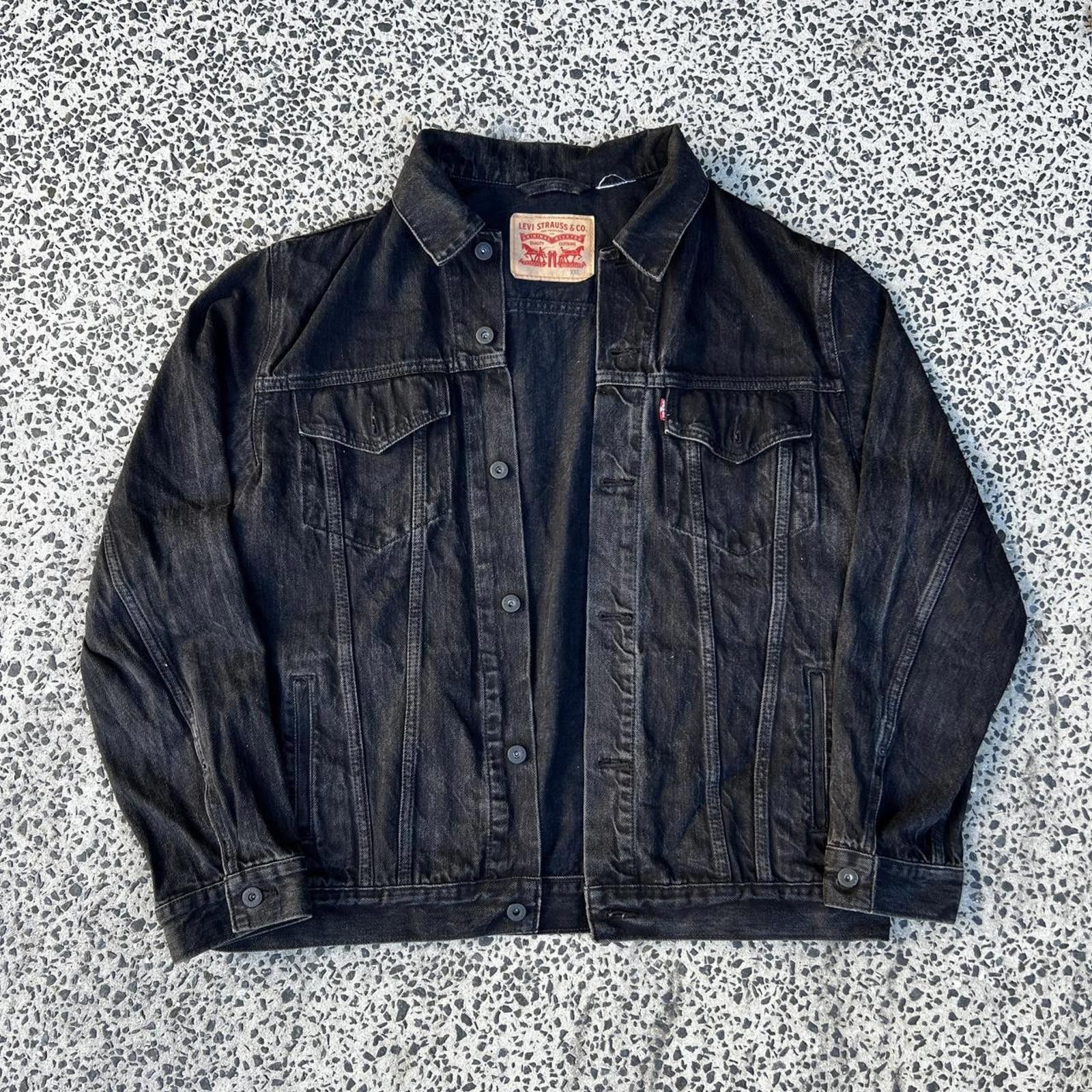 Vintage Levi’s Black Denim Jacket 🧥