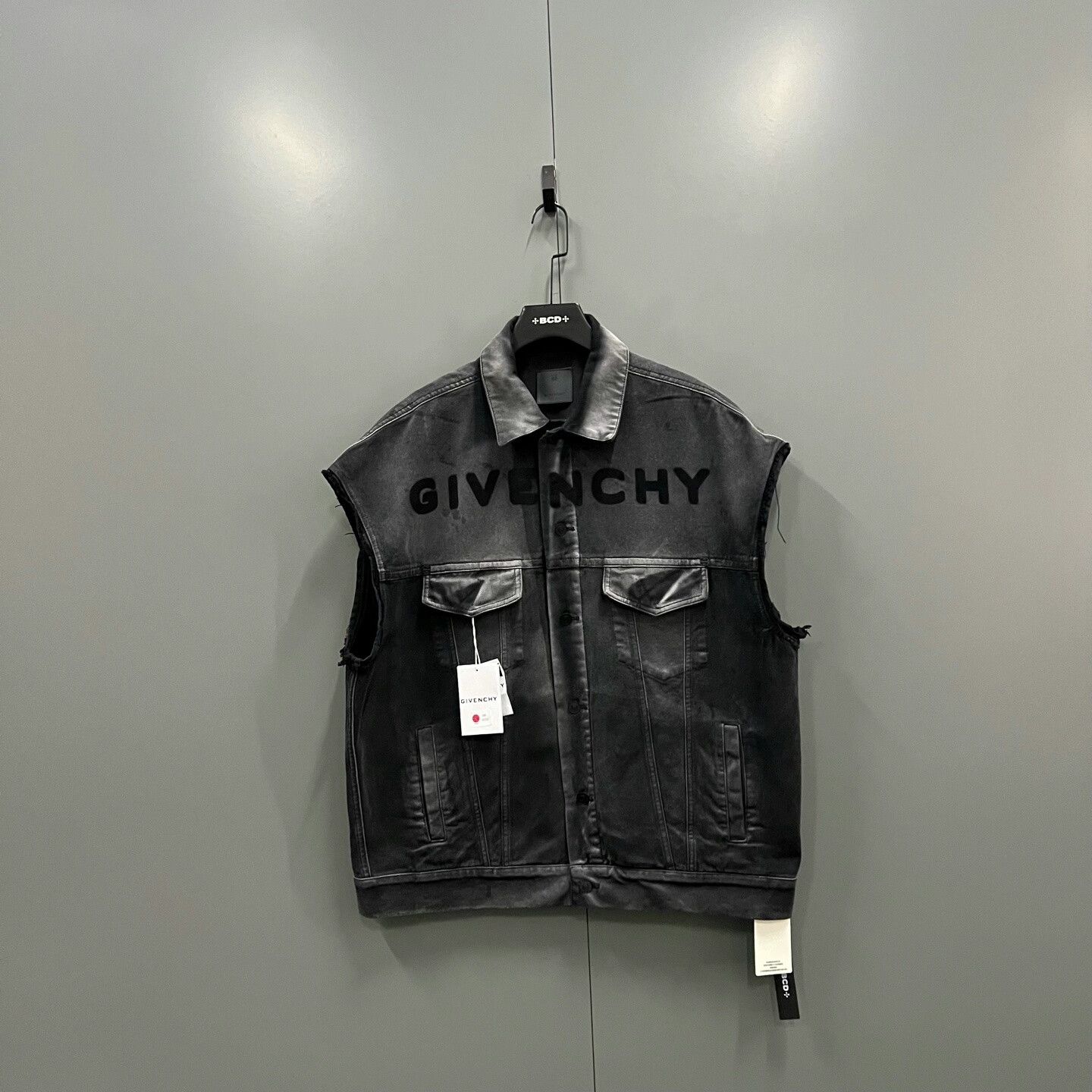 Givenchy Givenchy Logo Embroidered Denim Vest Size US XL / EU 56 / 4 - 1 Thumbnail