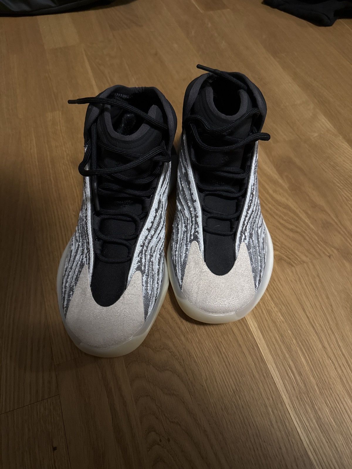 Adidas × Yeezy Yeezy QNTM lifestyle Size US 11 / EU 44 - 2 Thumbnail