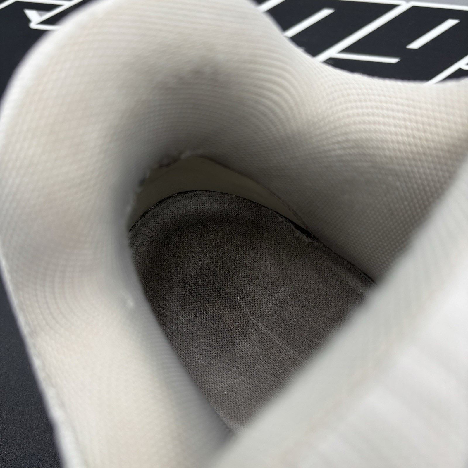 Louis Vuitton (10-10.5 US) Louis Vuitton Maxi Trainer ' White ' Size US 10 / EU 43 - 17 Thumbnail