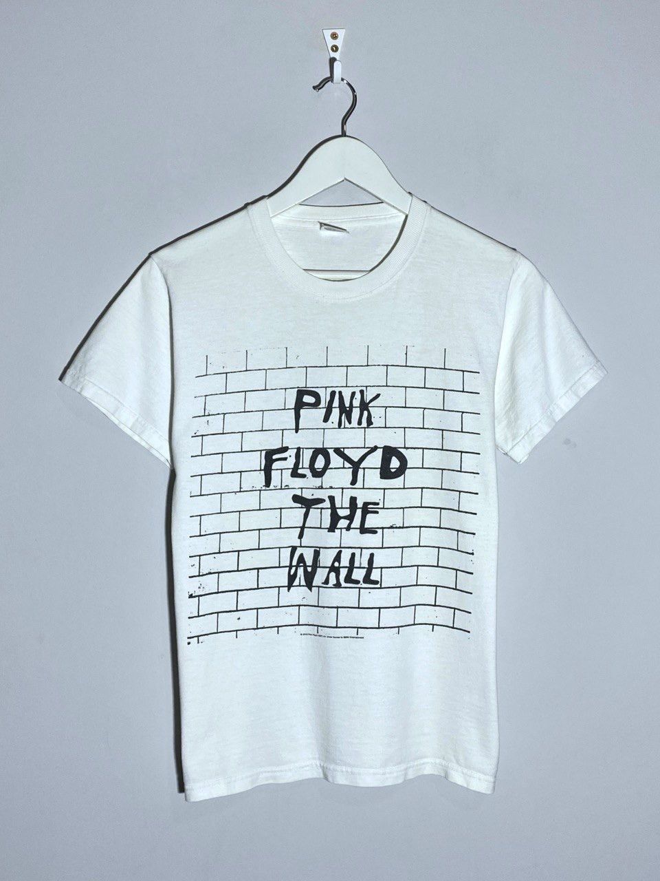 Pink Floyd Vintage 2000s Pink Floyd The Wall Graphic Band T-shirt Size US S / EU 44-46 / 1 - 1 Thumbnail