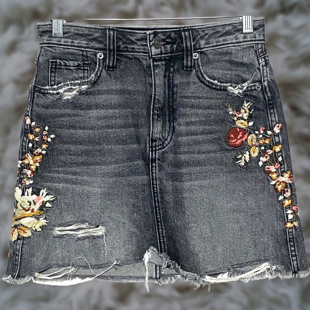 Abercrombie & Fitch Abercrombie & Fitch Denim Skirt Mini 24 Black Floral Grunge Gothic Whimsigoth Y2K Women's Size 24 Skirt Casual Travel Party/Cocktail Mens? Size 42" / US 20 - 1 Thumbnail