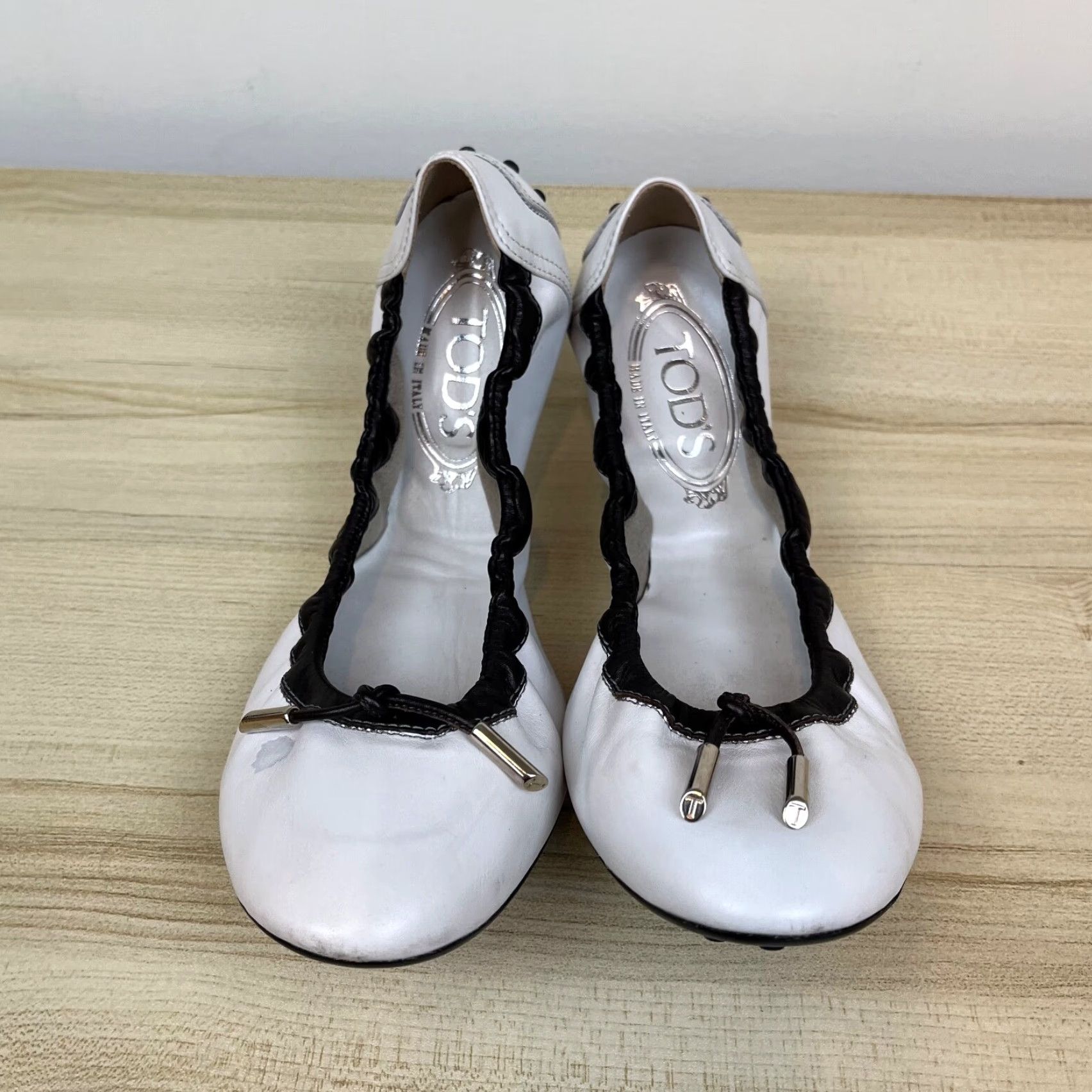 Vintage Tod's Women Flat Leather Slip-On US 9 EU 39 White Foldable Career Dress Shoes 90s Designer Womens Size ONE SIZE - 6 Thumbnail