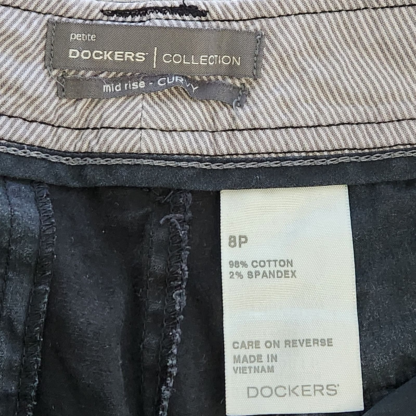 Dockers Dockers Black Mid Rise Curvy Flat Front Shorts 8P Size 32" / US 10 / IT 46 - 3 Thumbnail
