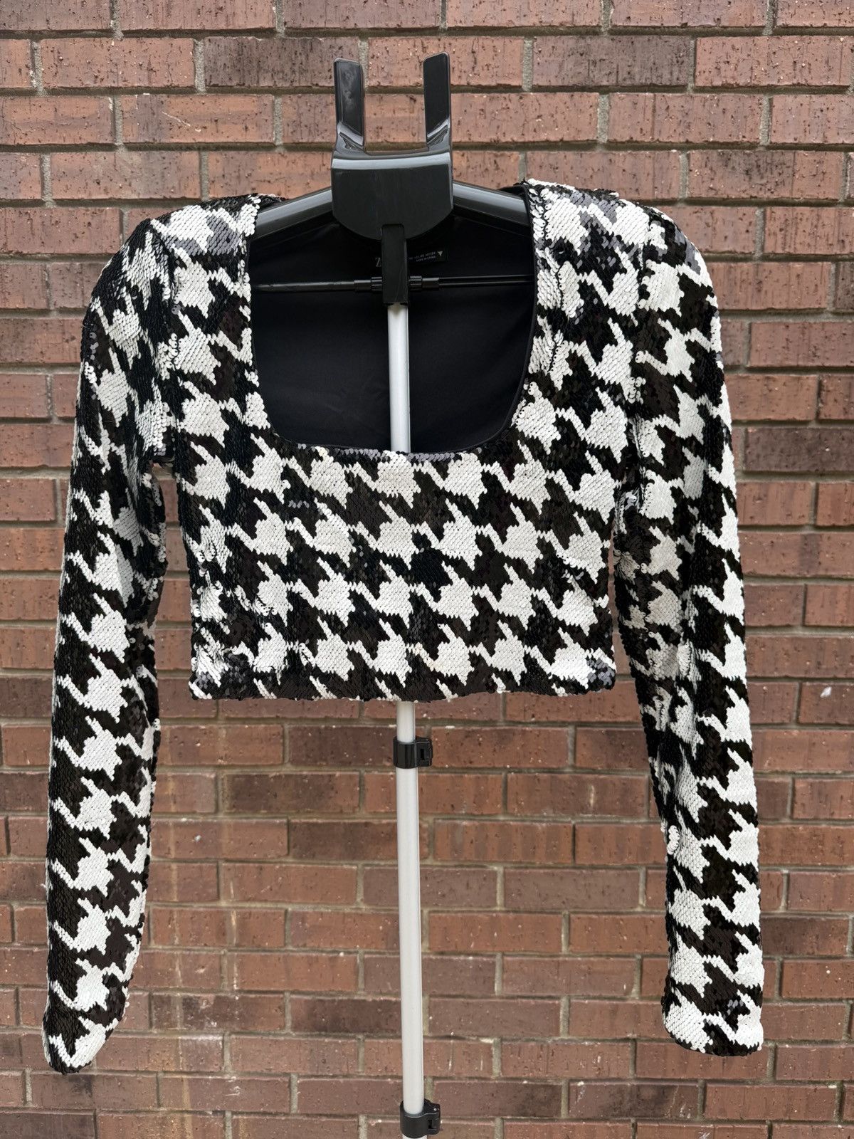 Zara ZARA Black White Sequin Houndstooth Crop Top Long Sleeve Size XS / US 0-2 / IT 36-38 - 1 Thumbnail