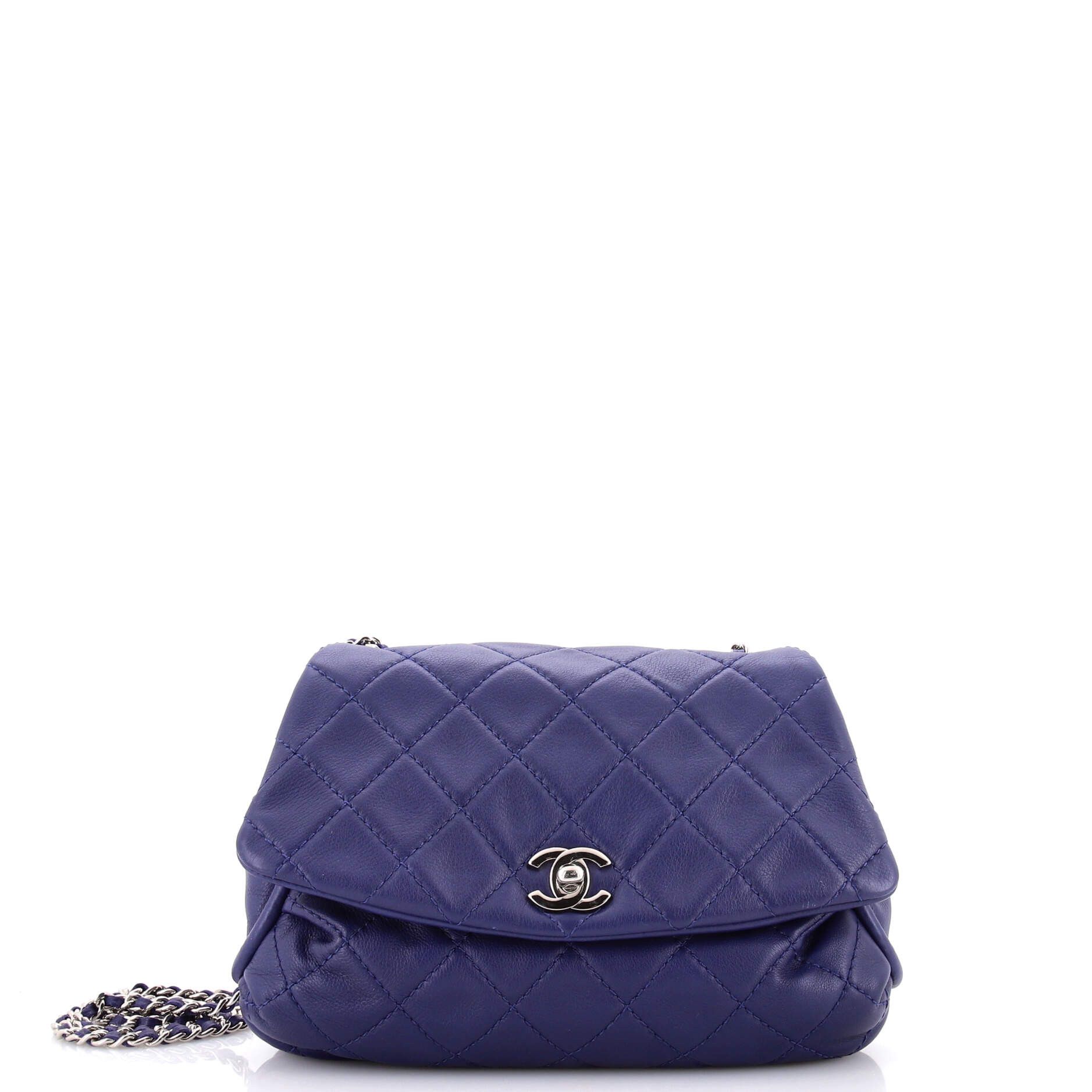 Chanel CC Curvy Flap Bag Size ONE SIZE - 1 Thumbnail