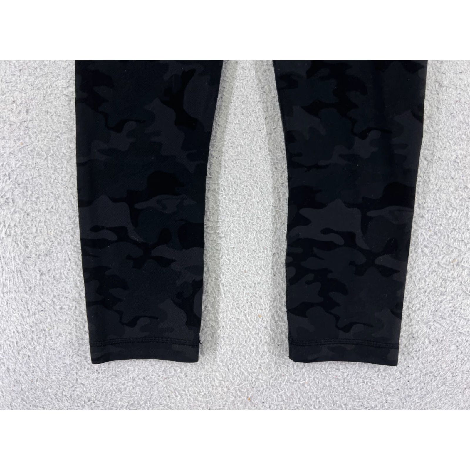Lululemon Lululemon Pants Womens 4 Black Gray Camouflage Leggings Activewear Pockets 19 In Inseam Relaxed Size 27" / US 4 / IT 40 - 4 Thumbnail