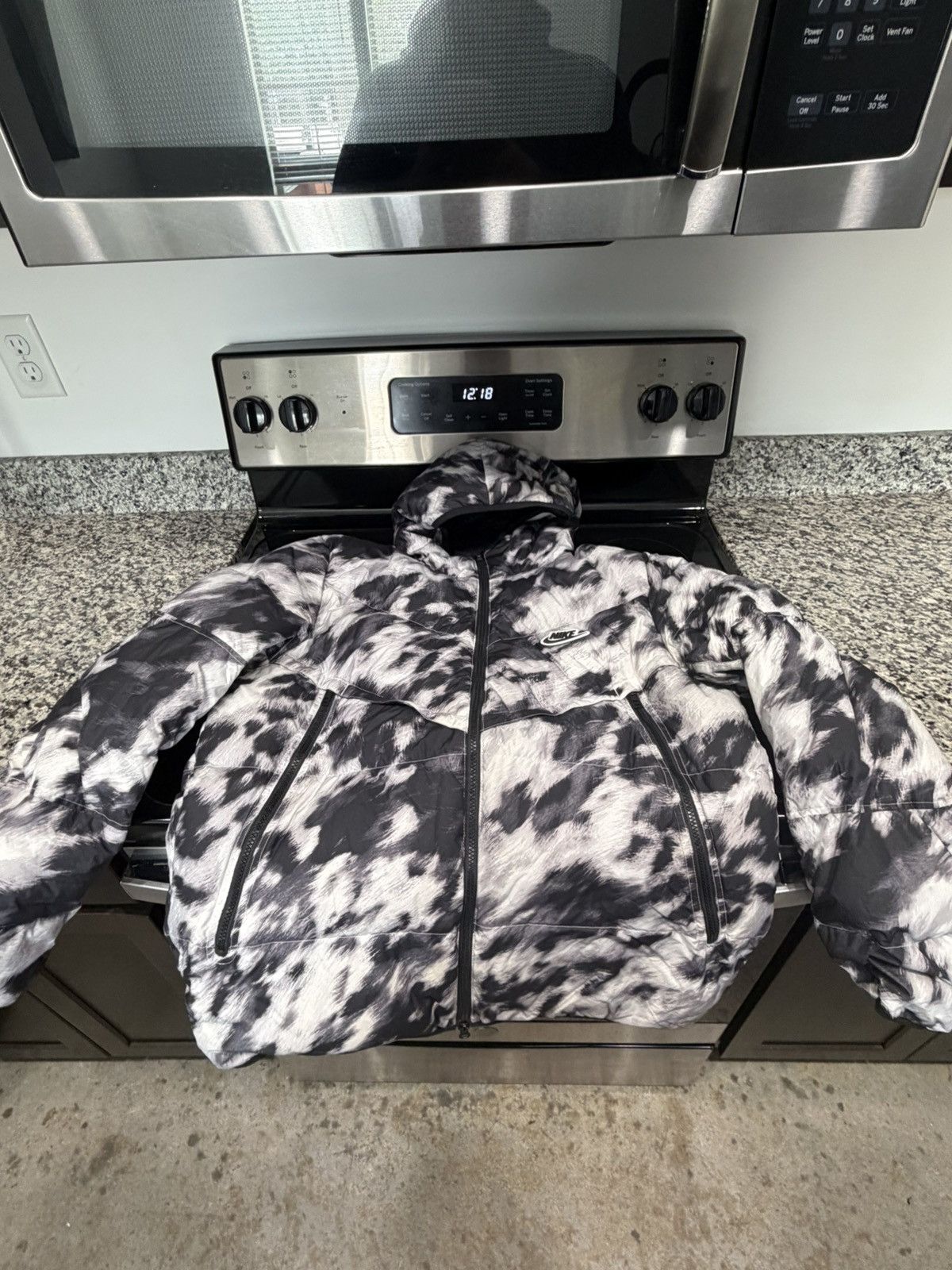 Nike Nike Black Grey Tie Dye Puffer Jacket Hooded Zip Up Size L Size US L / EU 52-54 / 3 - 1 Thumbnail