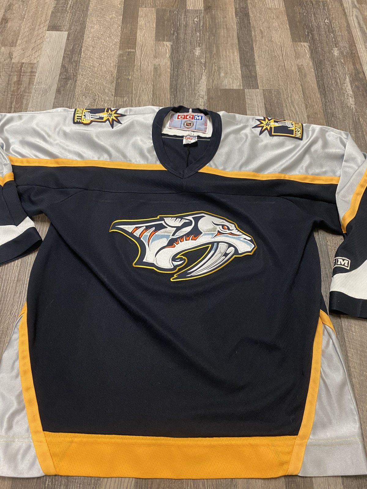 NHL Vintage CCM Nashville Predators Jersey NHL Made in Canada Size US L / EU 52-54 / 3 - 2 Thumbnail