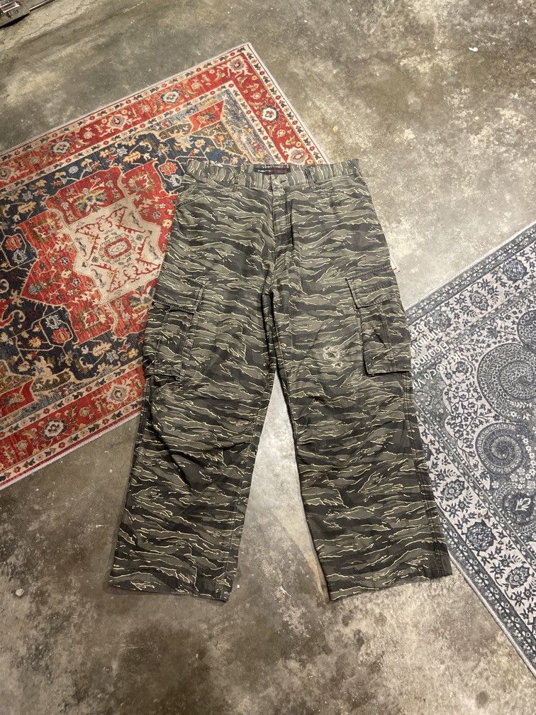 Fubu VINTAGE FUBU TIGER CAMO CARGO PANTS Size US 36 / EU 52 - 1 Thumbnail