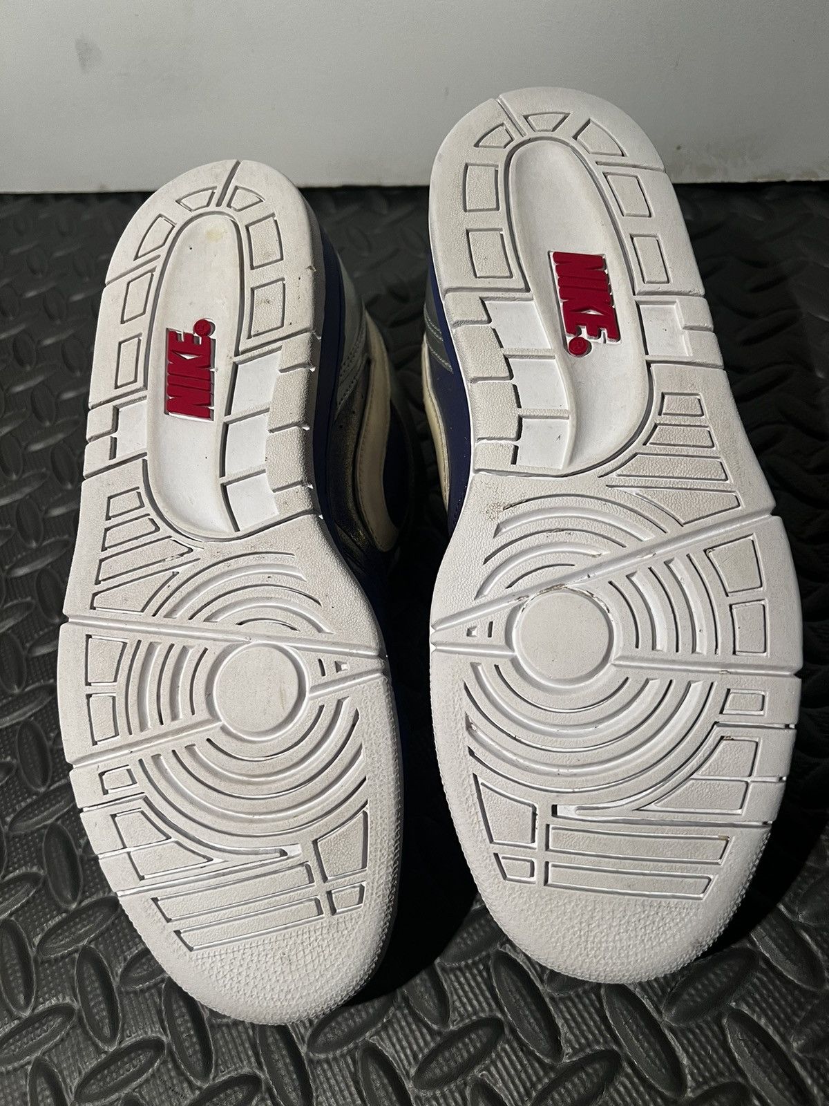 Nike RARE Nike Air Prestige 3 Iridescent size 10 Womens shoes Size US 10 / IT 40 - 9 Thumbnail