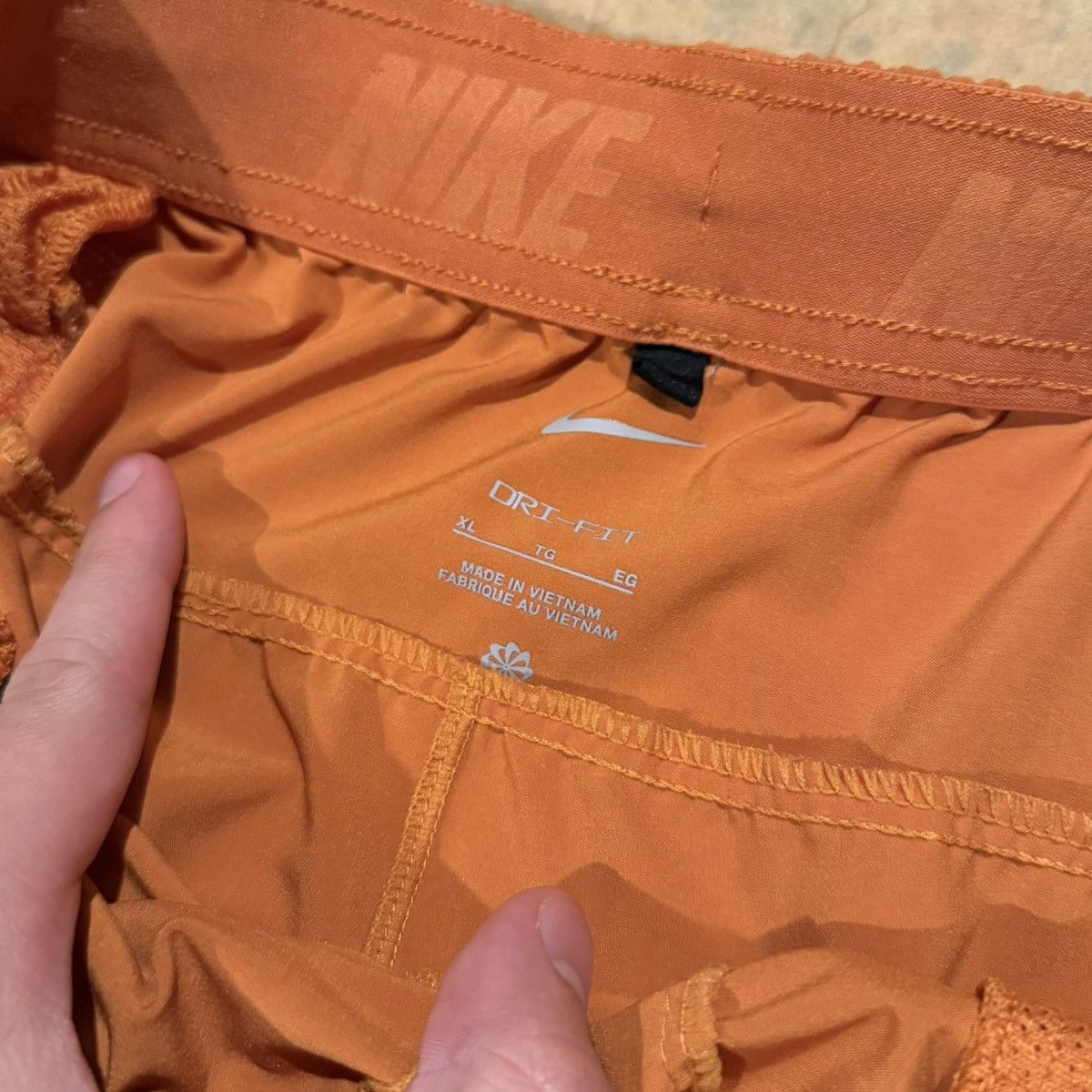 Nike Nike Unlimited Orange Tonal Swoosh Shorts 7” Size US 34 / EU 50 - 5 Thumbnail