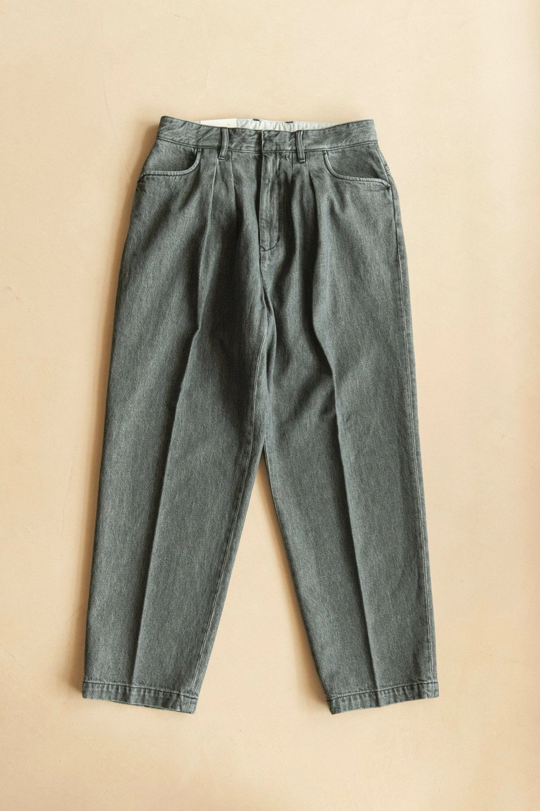 Farah FARAH TWO TUCK WIDE TAPERED PANTS 24FW Size US 32 / EU 48 - 1 Thumbnail