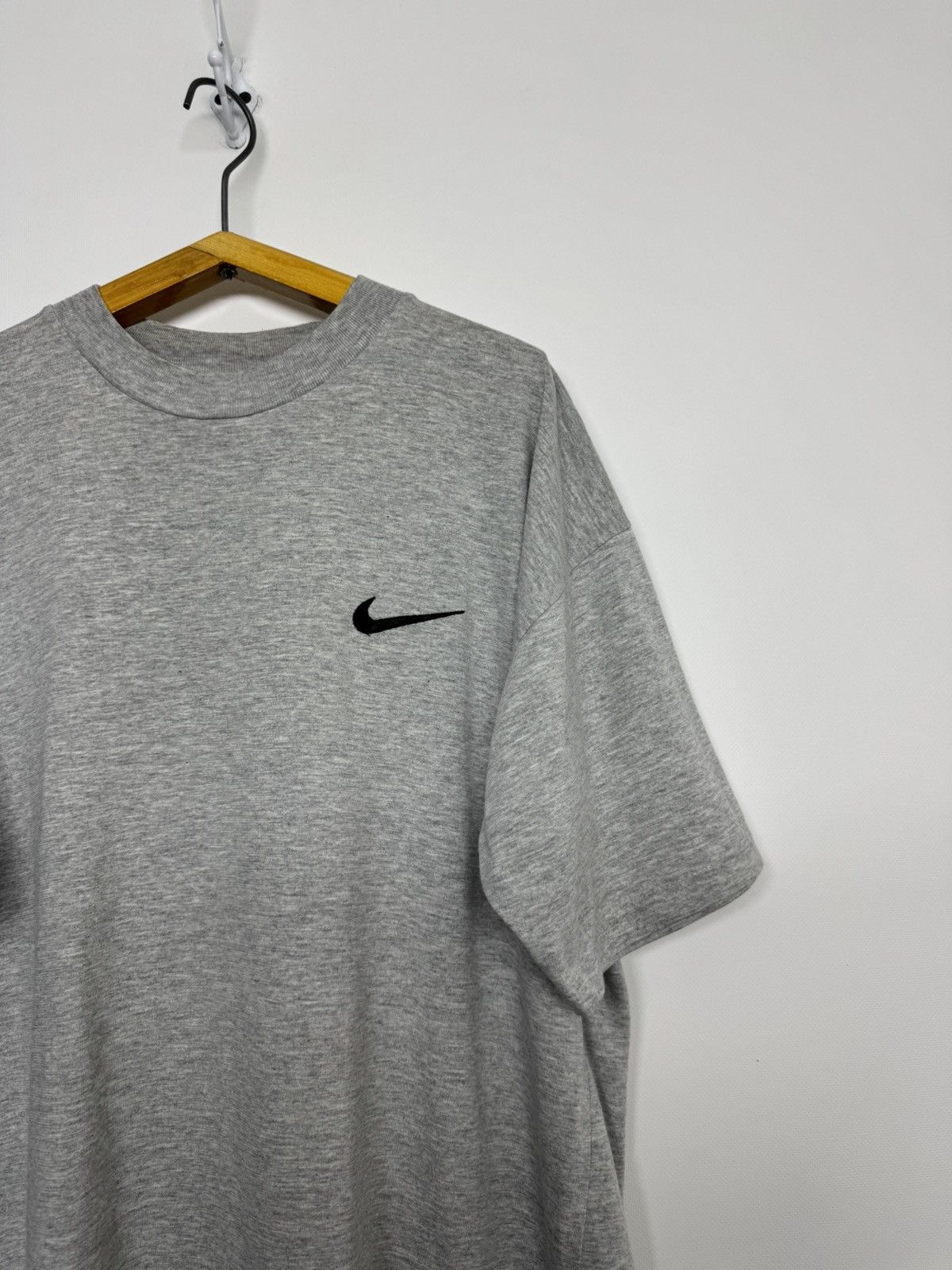 Nike Vintage Y2K Nike Small Swoosh Logo T Shirt 00’s Size US M / EU 48-50 / 2 - 5 Thumbnail