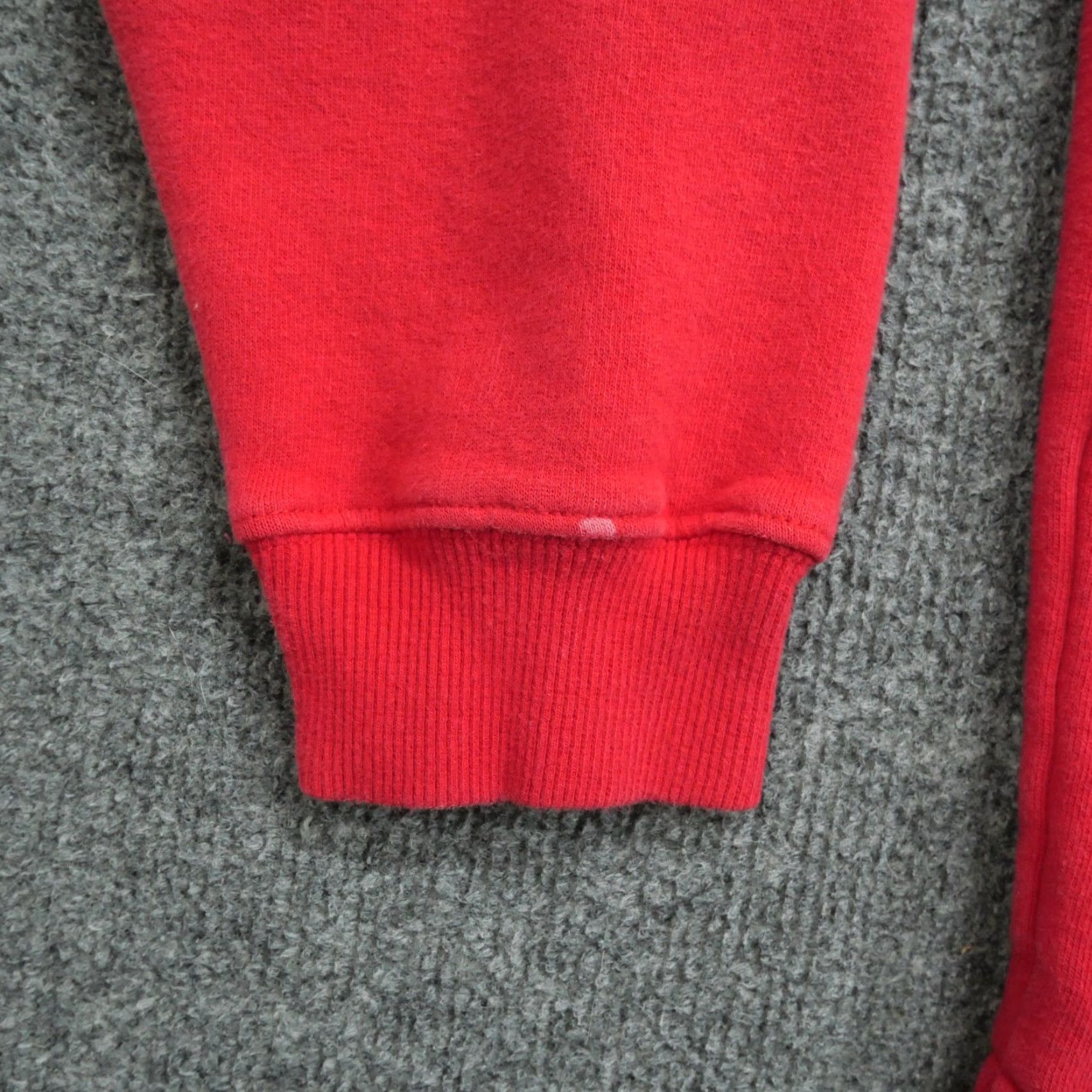 Marlboro VINTAGE Marlboro Sweatshirt Mens Pullover Crew Neck Adult Large Red 90s Winter Logo Fiber: Cotton, Polyester Size US L / EU 52-54 / 3 - 5 Thumbnail