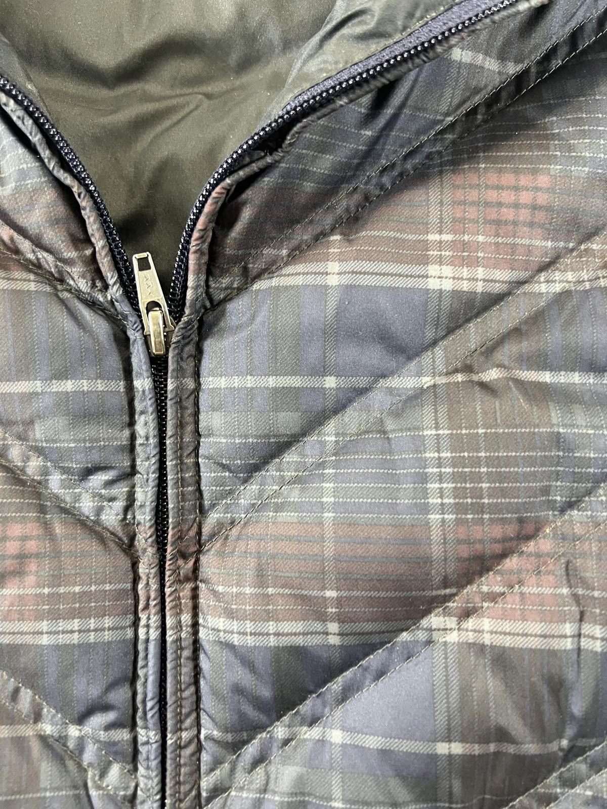 Patagonia Vintage Patagonia Women's Puffer Vest Plaid Pattern M Size M / US 6-8 / IT 42-44 - 2 Thumbnail