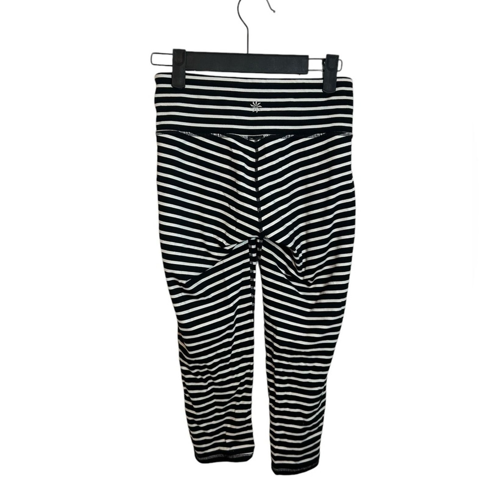 Athleta Athleta Striped Chaturanga Capri Leggings Size 26" / US 2 / IT 38 - 2 Thumbnail