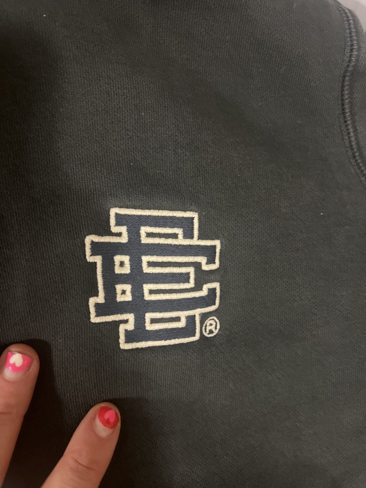 Eric Emanuel Eric Emanuel washed black w navy embroidered E hoodie large Size US L / EU 52-54 / 3 - 2 Thumbnail