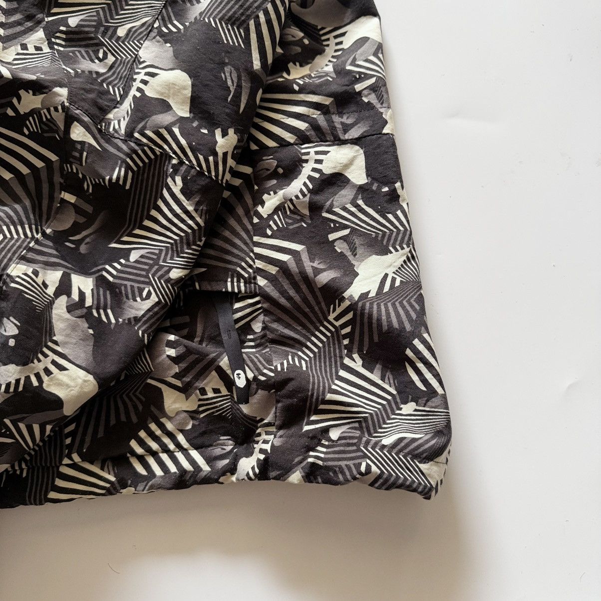 Bape BAPE Dazzle Camo Snowboard Jacket Rare Monochromatic Pattern Size US M / EU 48-50 / 2 - 8 Thumbnail