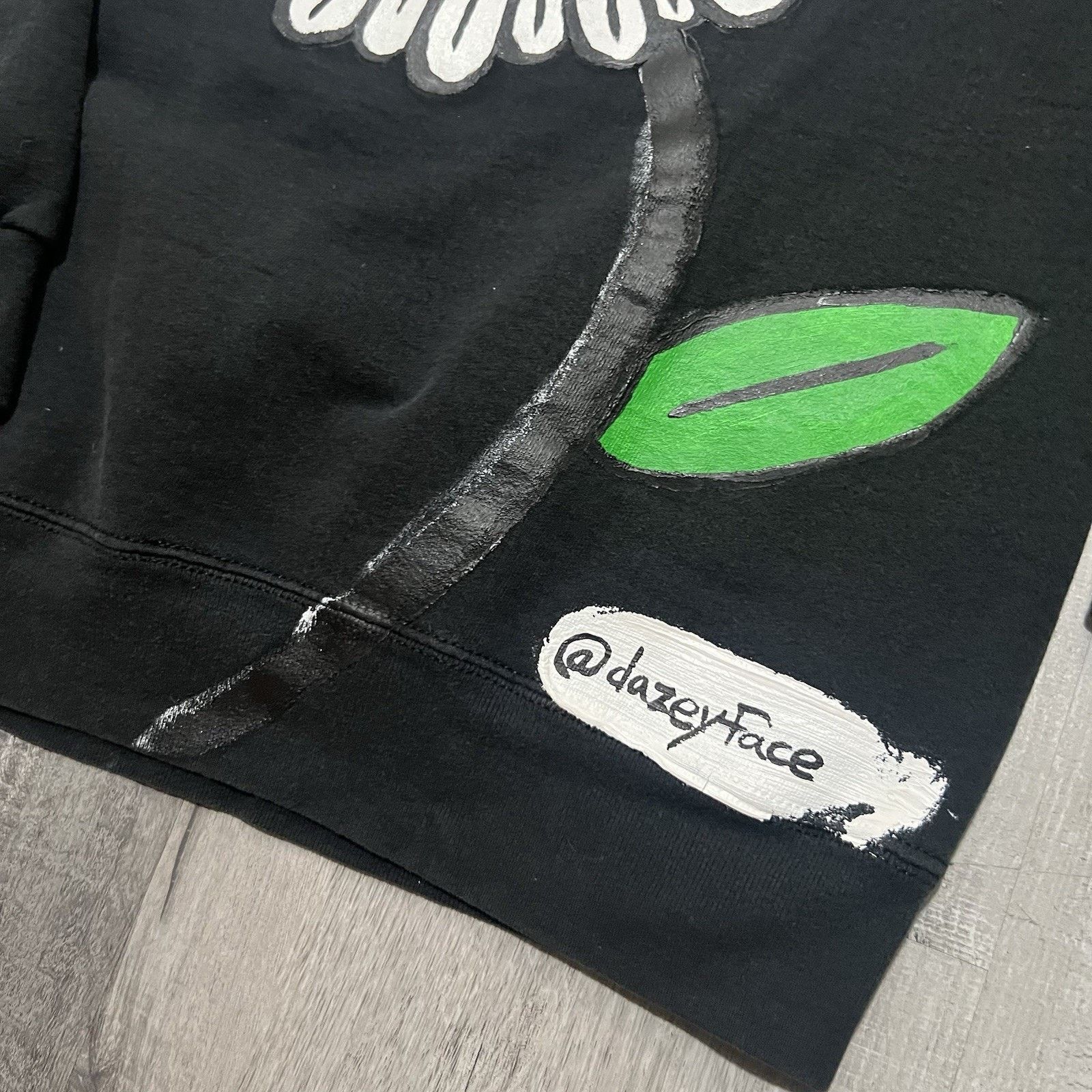 Vintage VTG Chicago Blackhawks Black NHL Flower Back Hit Sweatshirt Size US M / EU 48-50 / 2 - 4 Thumbnail
