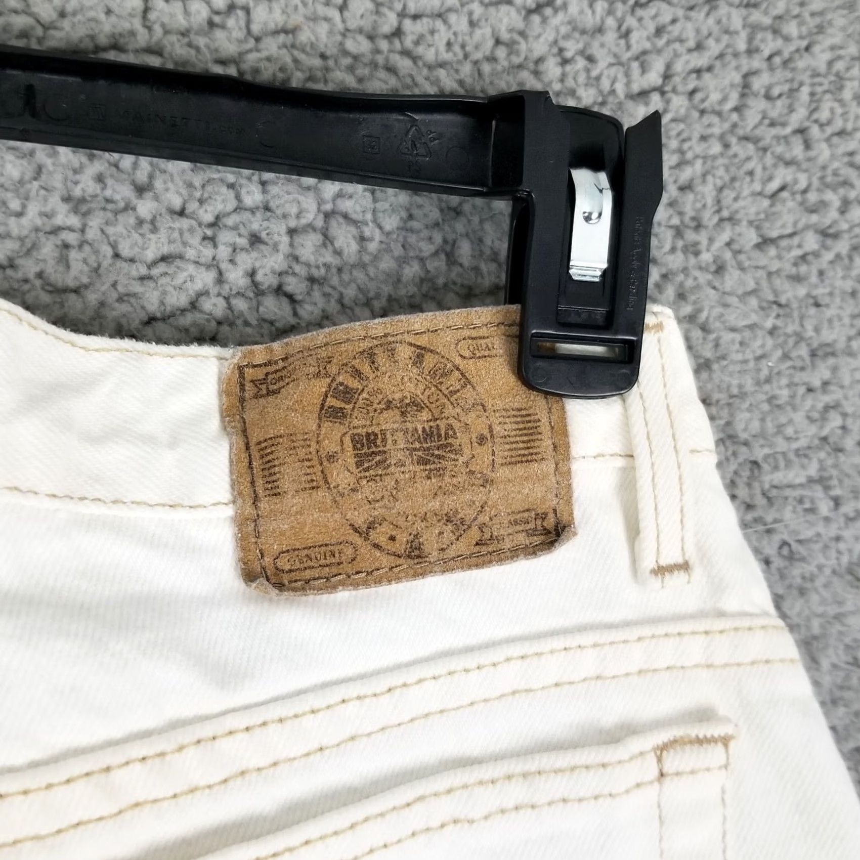 Vintage VINTAGE Britannia Jeans White Denim 31X32 Relaxed Fit Grunge 1995 Mens Jeans White 90s Grunge Britannia Size US 30 / EU 46 - 7 Thumbnail