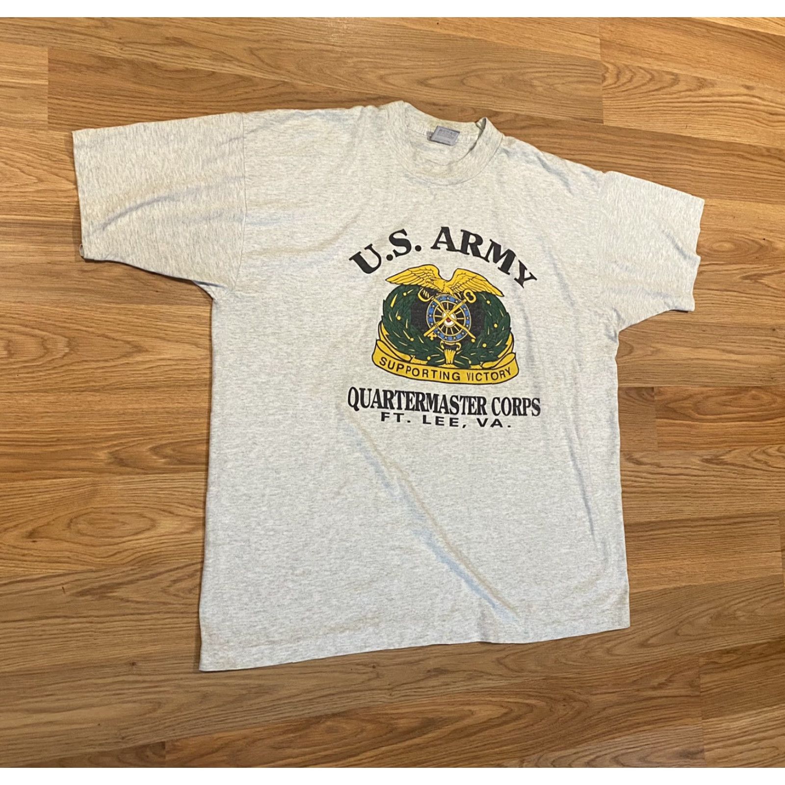Fruit Of The Loom VTG 90s U.S. Army Quarter Master Corps Single Stitch T-Shirt Staff Sergeant XL Shirt Men Gray Cotton Blend Logo Crew Neck Short Sleeve Regular Vintage Size US XL / EU 56 / 4 - 2 Thumbnail