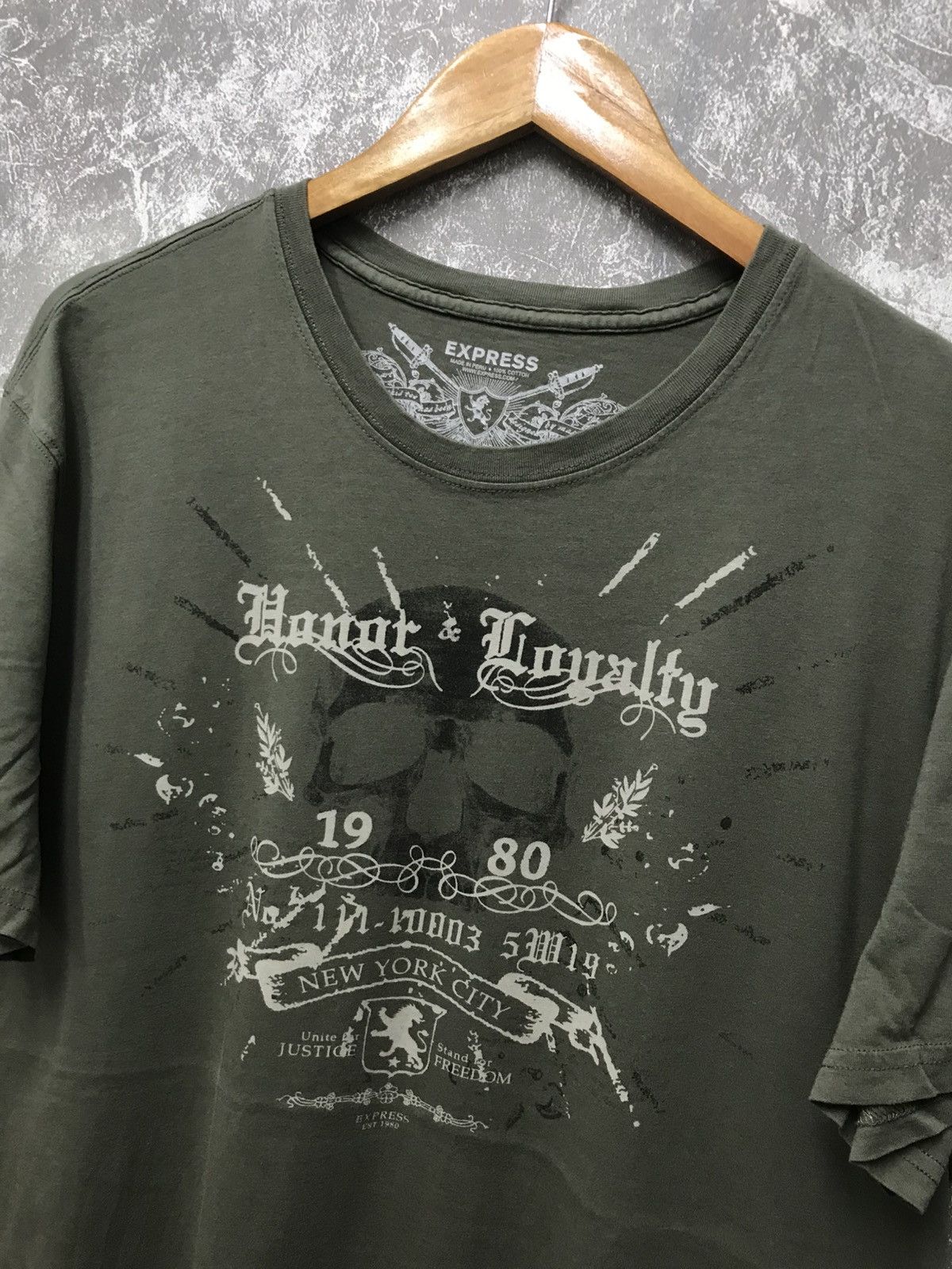 Affliction × Express × Southpole Express Affliction Skull Y2K Graphic Tee Size US XL / EU 56 / 4 - 5 Thumbnail