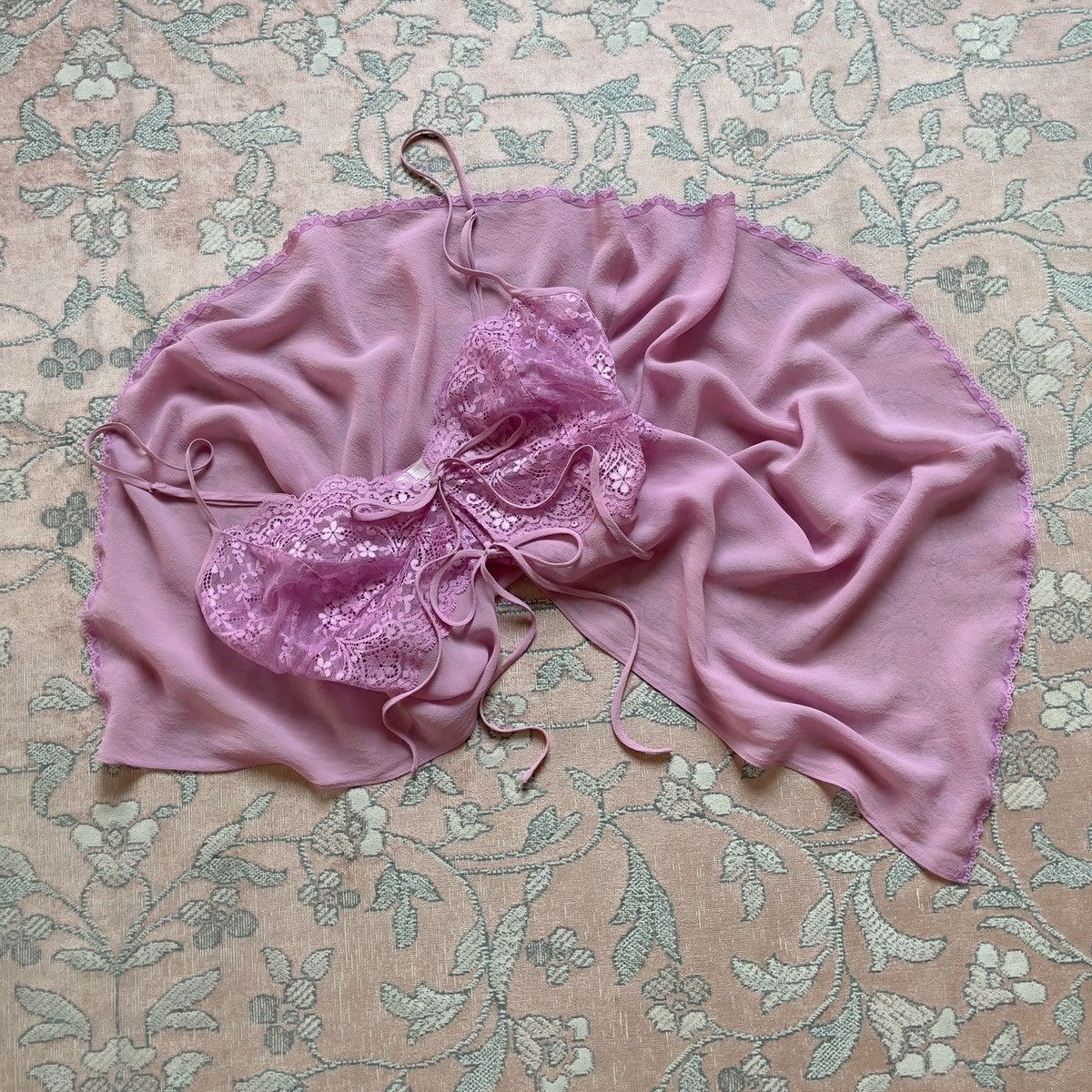 Victoria's Secret Vintage 2000s Pink Lace & Silk Camisole (Medium) Size M / US 6-8 / IT 42-44 - 7 Thumbnail