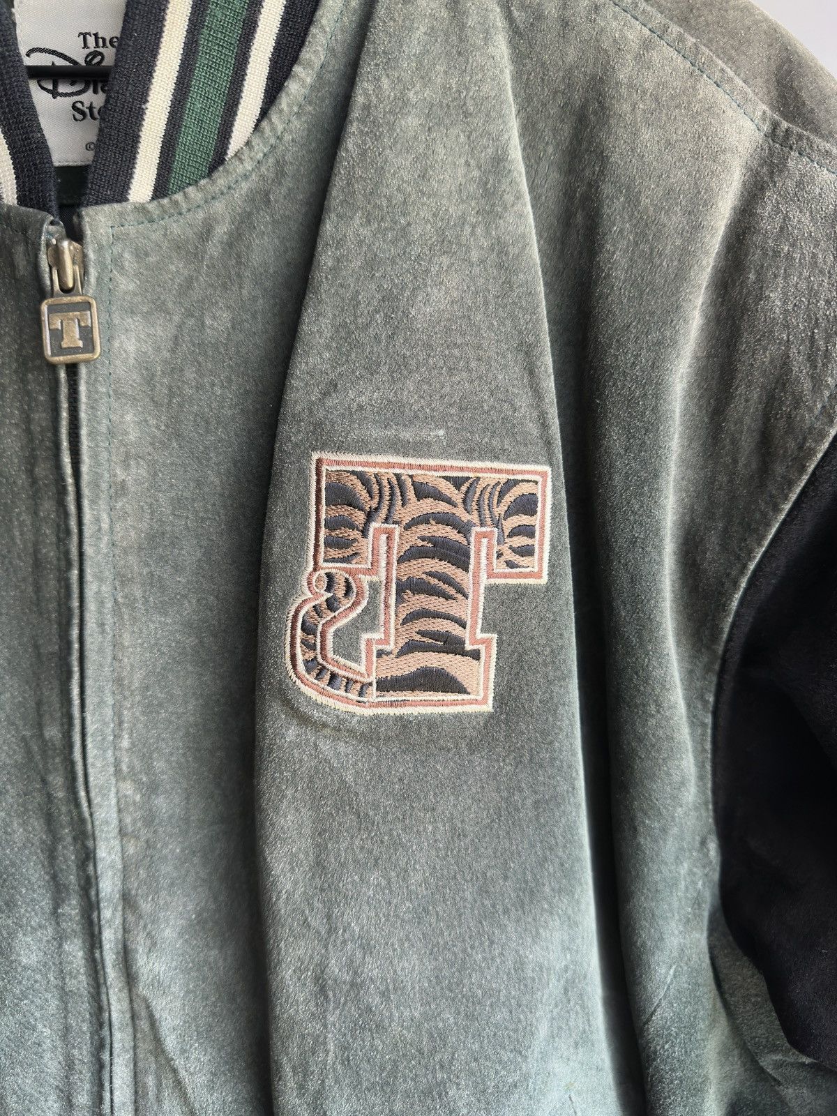 Disney Vintage Disney Tigger Varsity Jacket Green Black Size US M / EU 48-50 / 2 - 3 Thumbnail