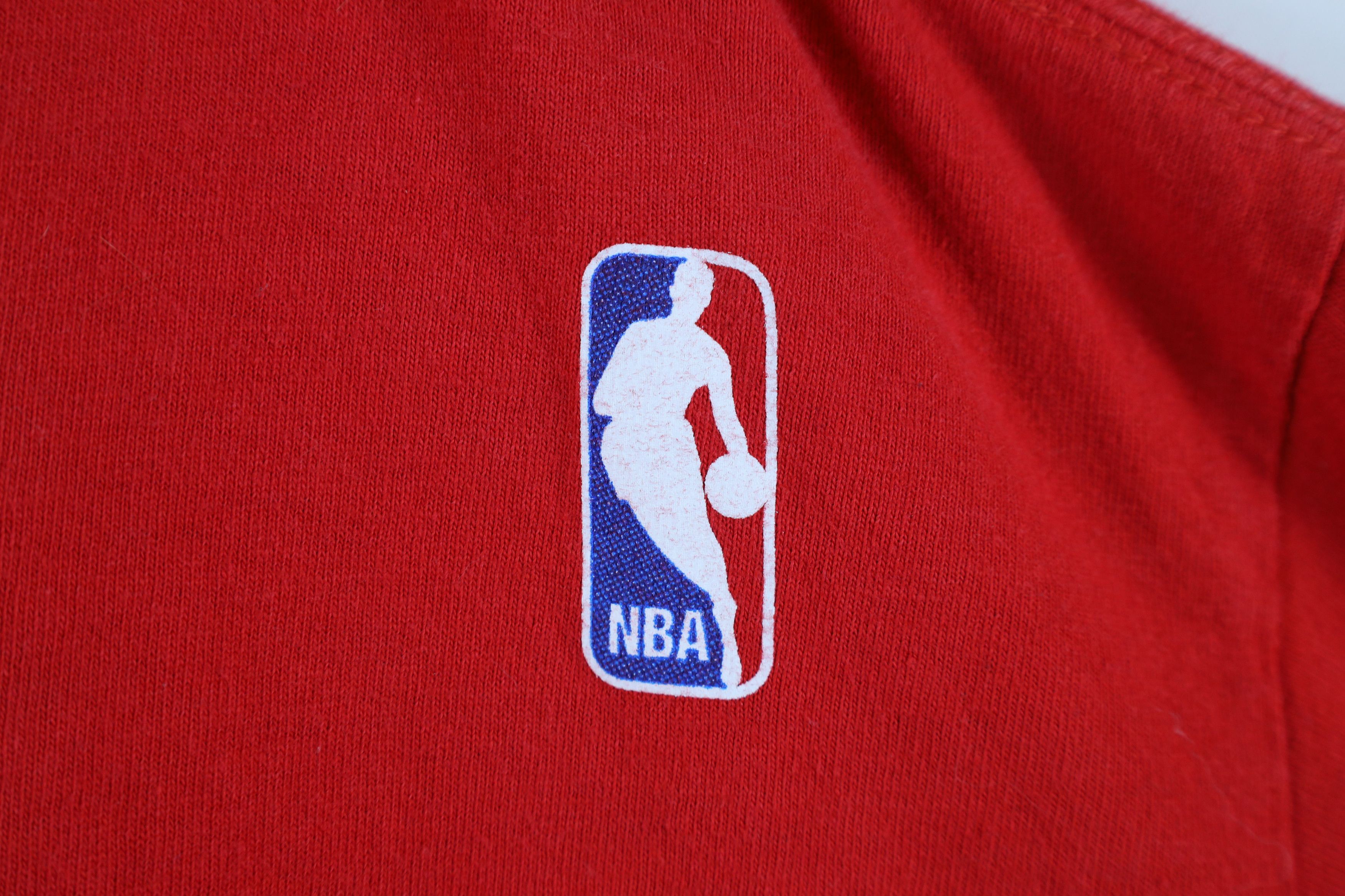 Adidas × Vintage Vintage Adidas Rose Chicago Bulls Basketball Jersey T-Shirt Size US M / EU 48-50 / 2 - 5 Thumbnail