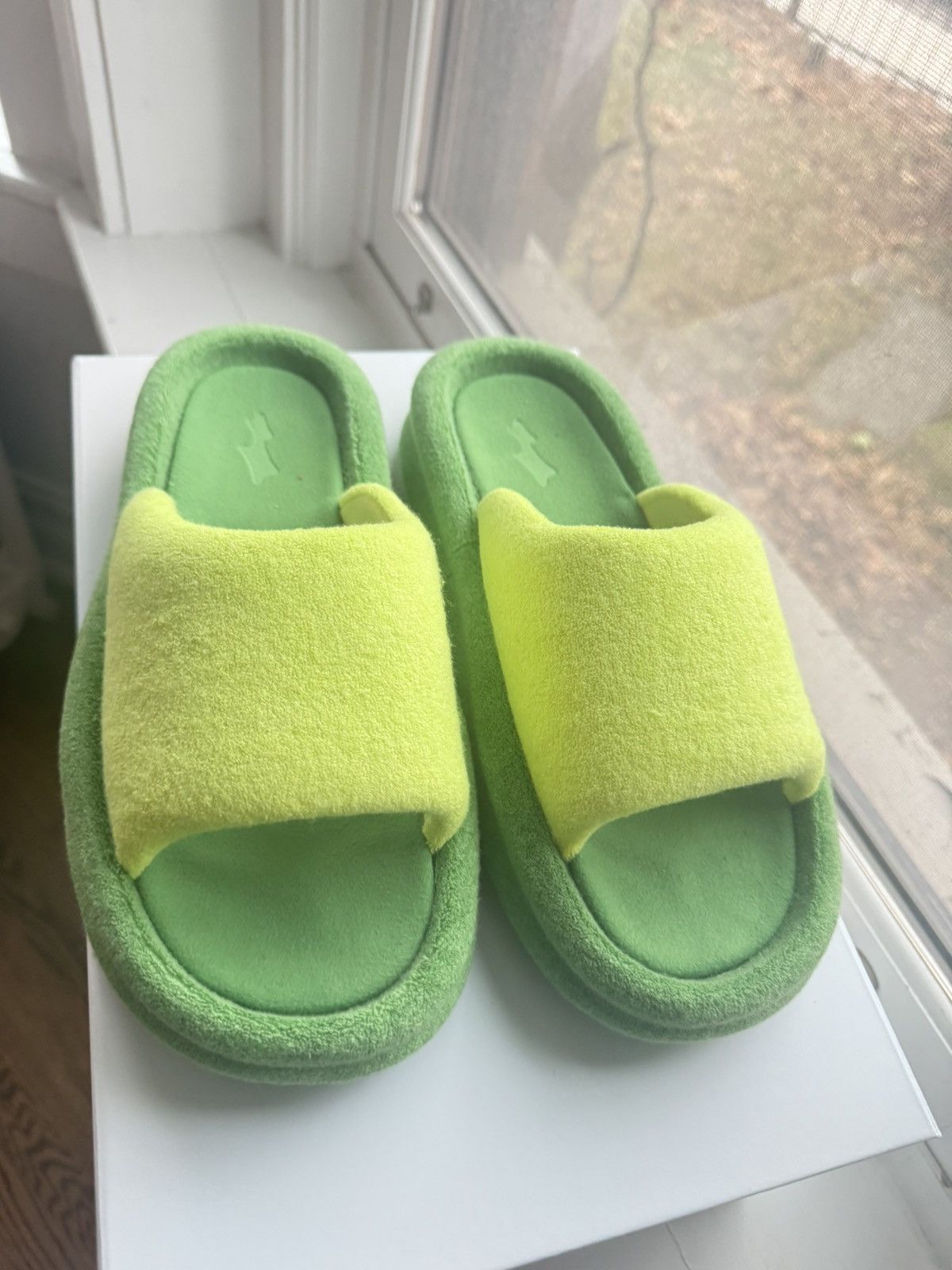 SKYLRK REST SLIDE Size US 11 / EU 44 - 2 Thumbnail