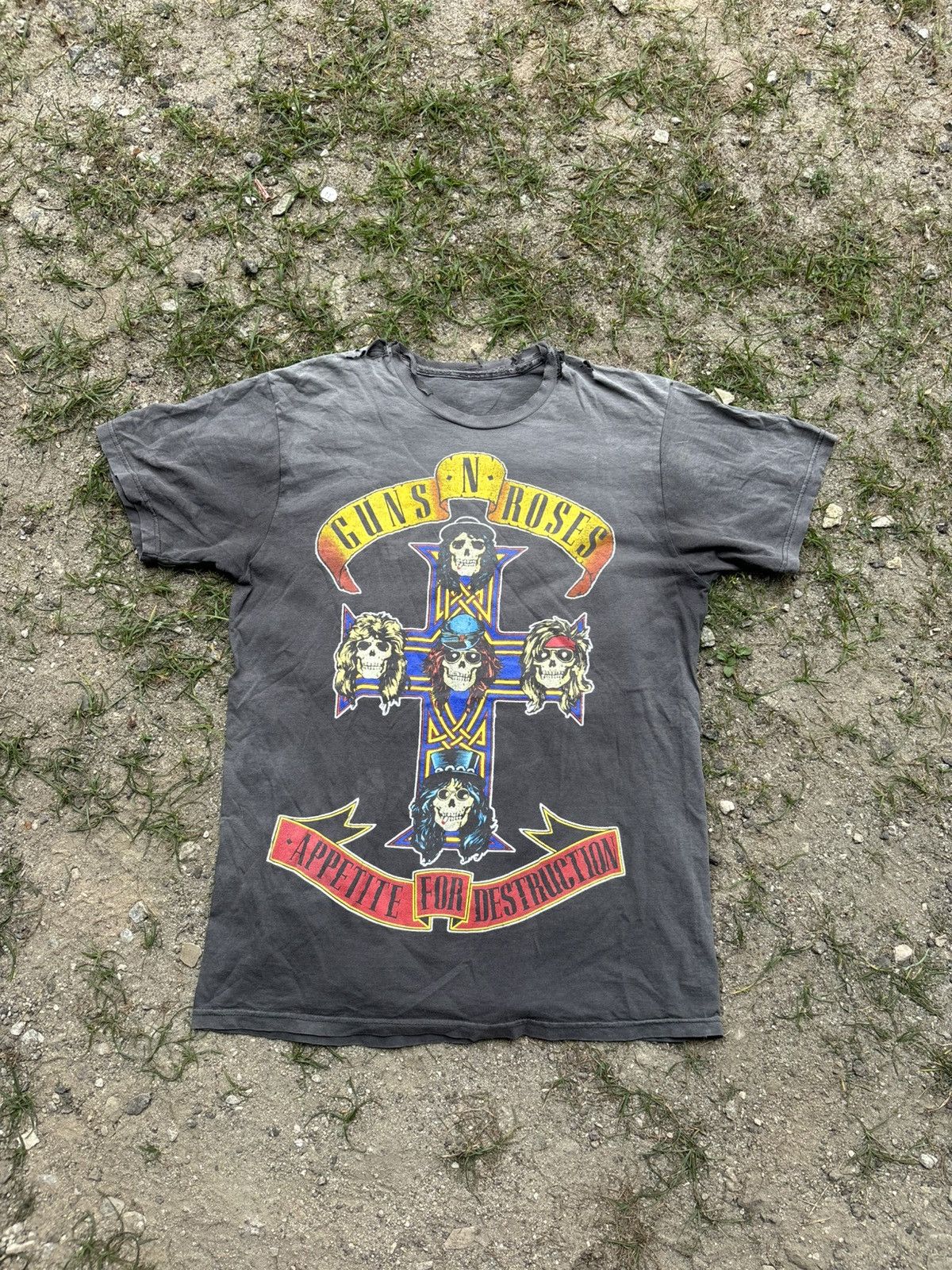 Band Tees Vintage Distressed Guns N Roses Tshirt Size US L / EU 52-54 / 3 - 1 Thumbnail