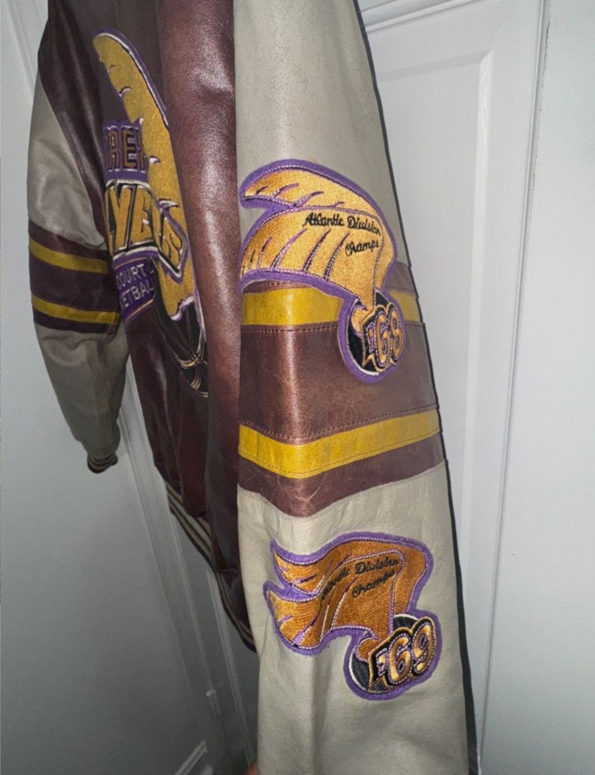 Avirex 90’s AVIREX PURPLE /BEIGE /GOLD FLYERS VARSITY JACKET SZ M Size US M / EU 48-50 / 2 - 4 Thumbnail