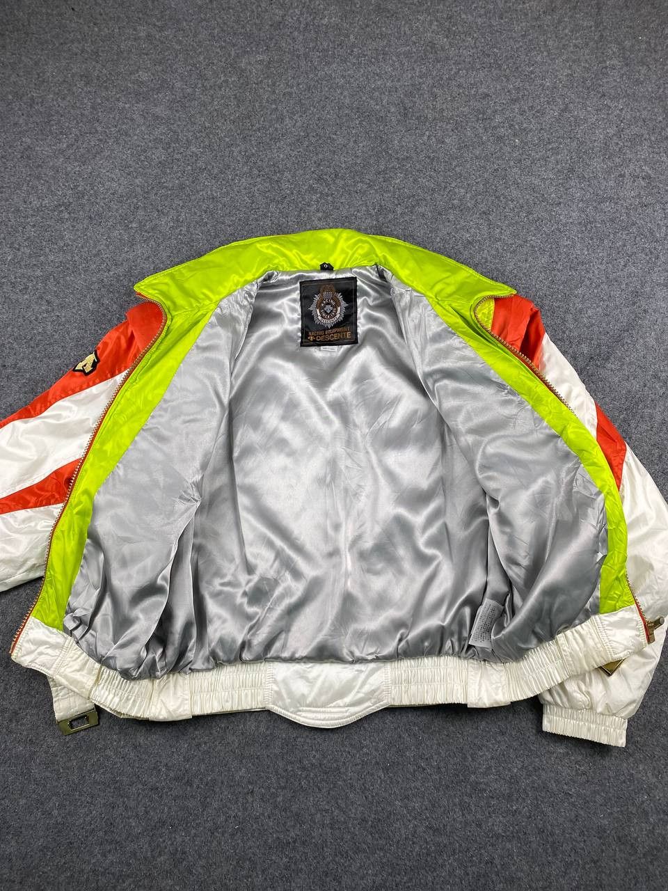 Descente descente racing equipment ski jacket nice design Size US XL / EU 56 / 4 - 7 Thumbnail