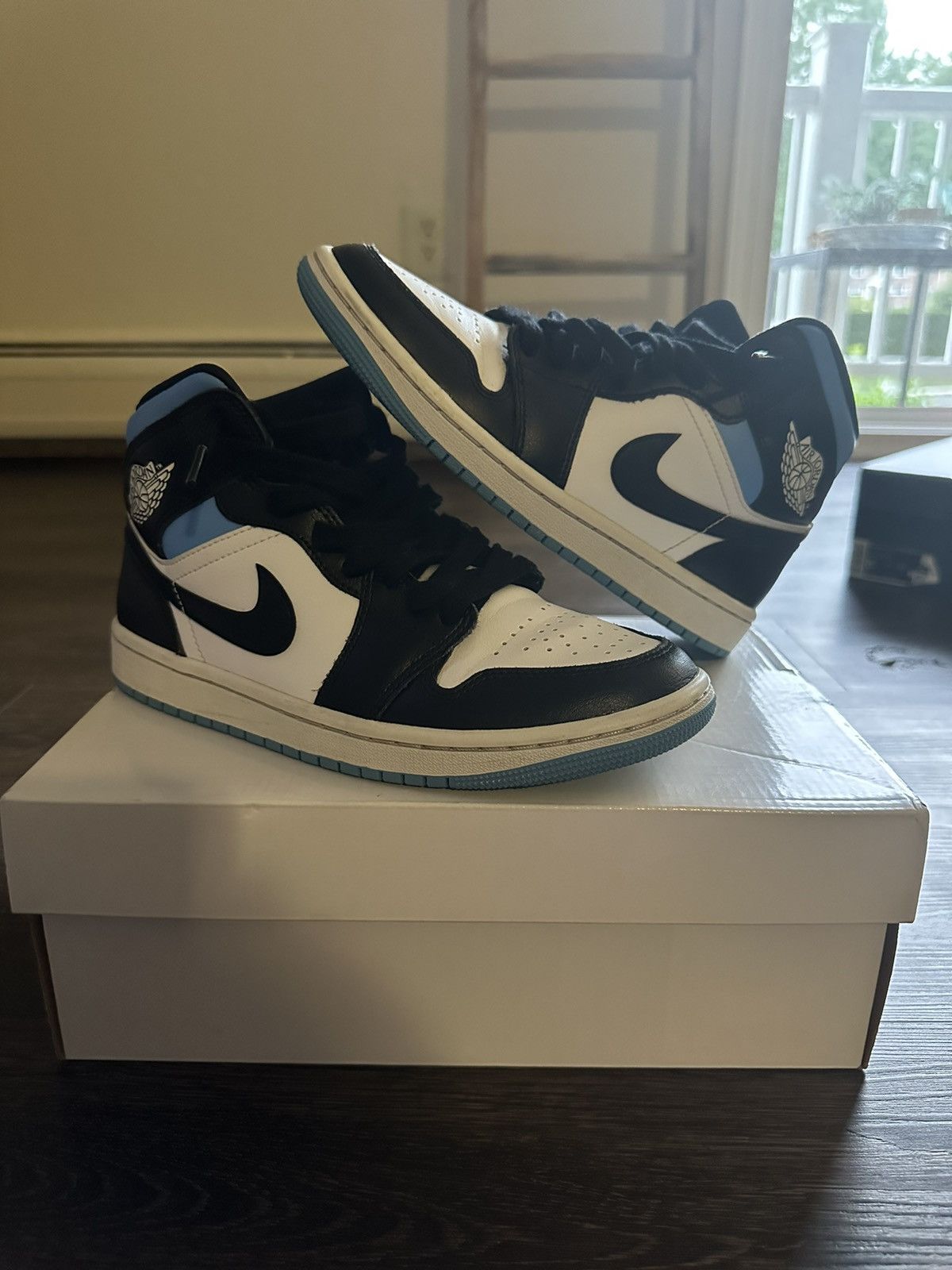 Nike Jordan 1 mid university blue Size US 7 / IT 37 - 1 Thumbnail