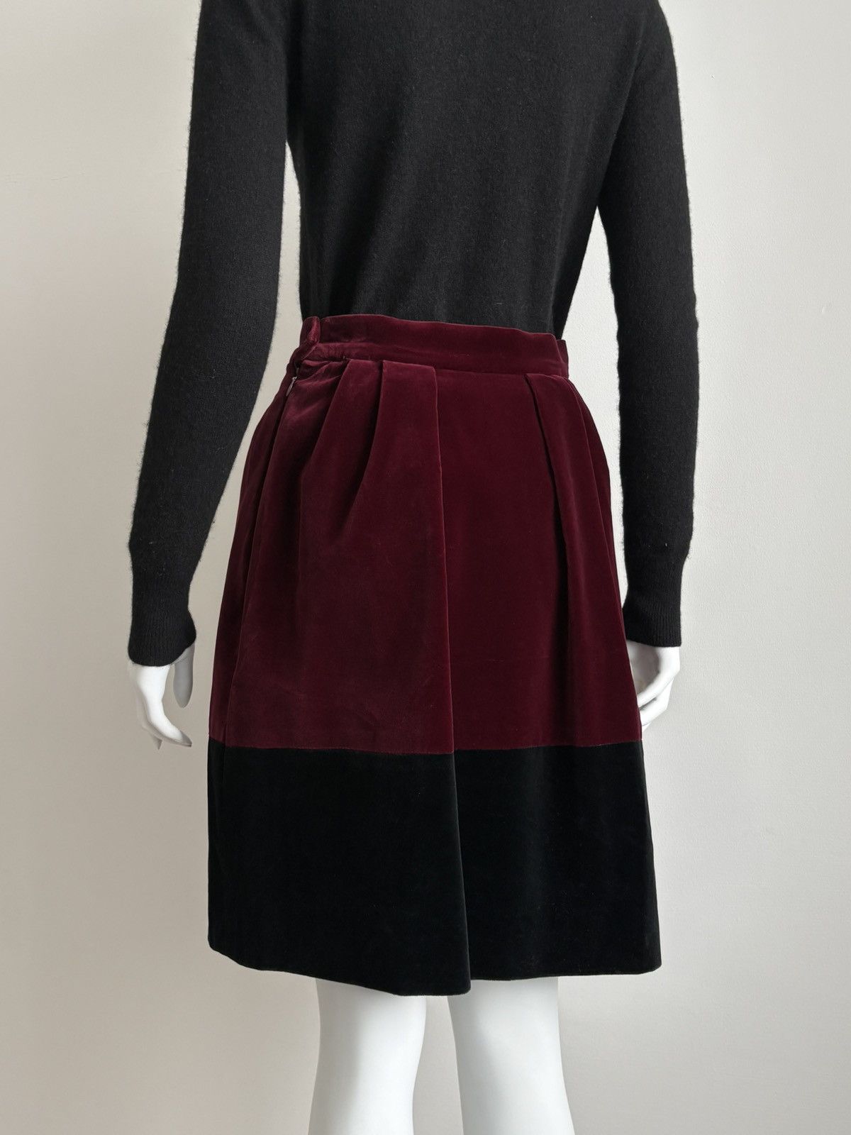 Yves Saint Laurent YSL Rive Gauche F/W 1994 Two-Toned Velvet Skirt Burgundy S Size 27" / US 4 / IT 40 - 7 Thumbnail